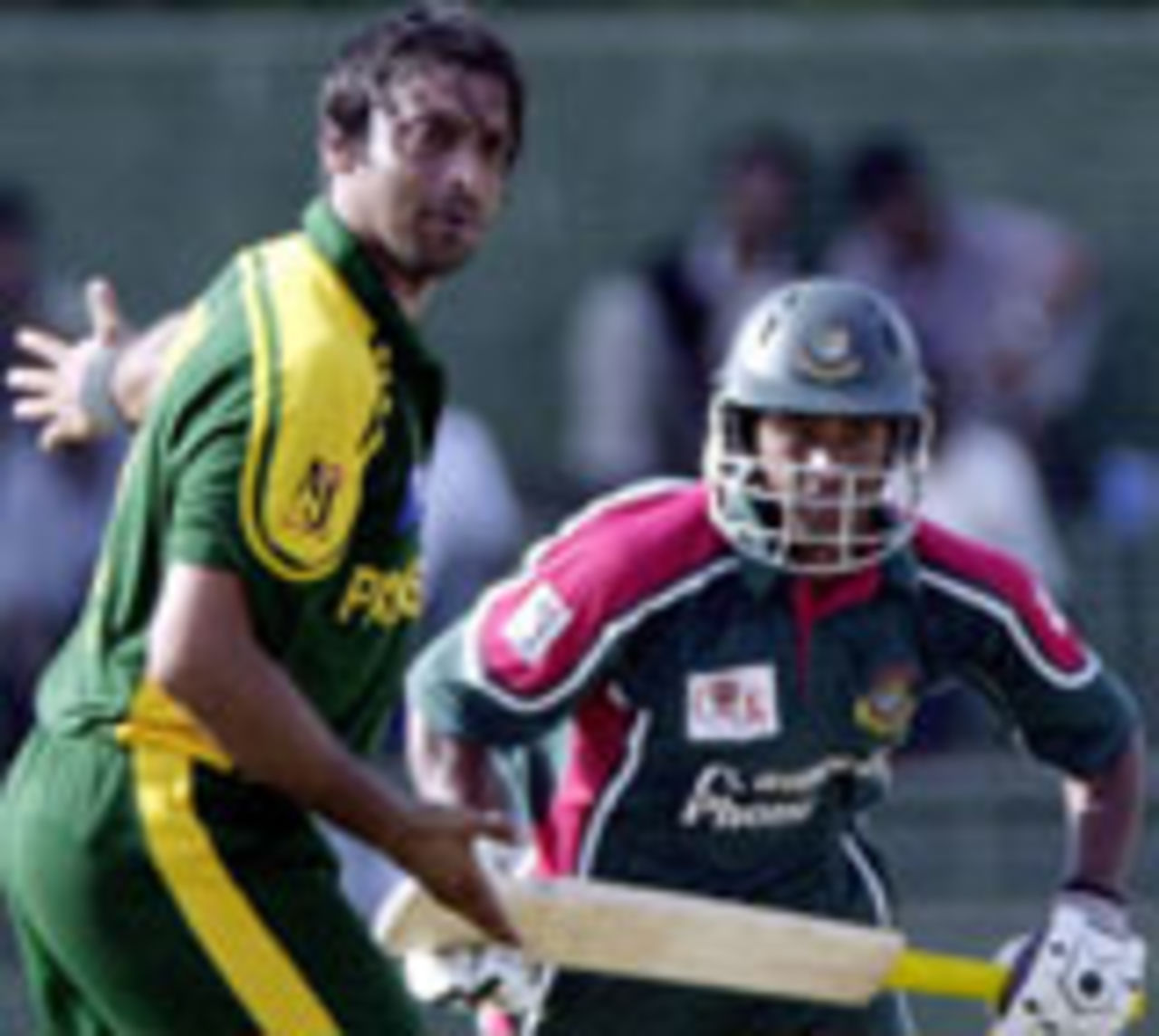 Shoaib Akhtar appeals for a Bangladeshi wicket, Pakistan v Bangladesh, Asia Cup, July 17 2004
