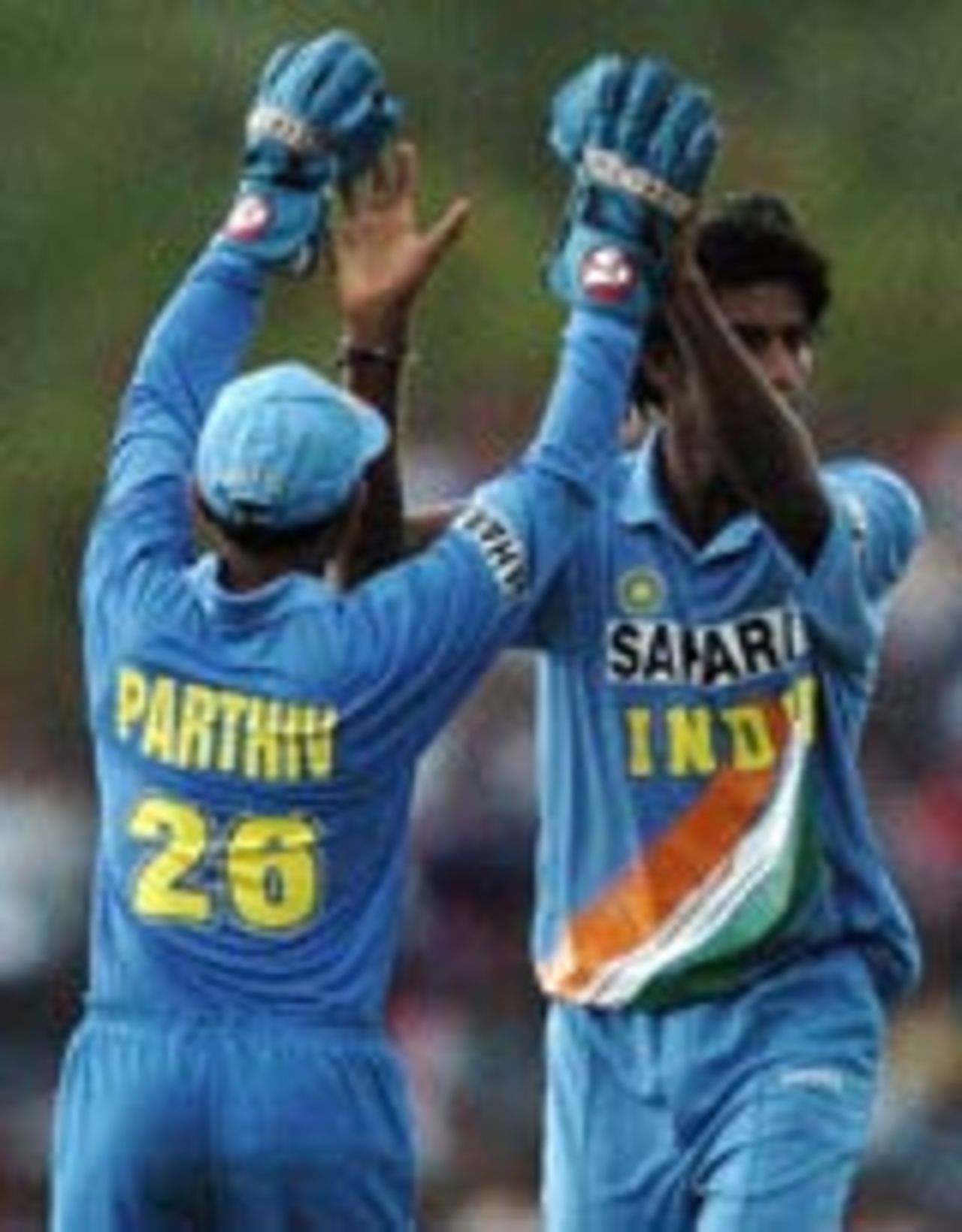 Lakshmipathy Balaji and Parthiv Patel celebrate a wicket, Sri Lanka v India, Asia Cup, Dambulla, July 18, 2004