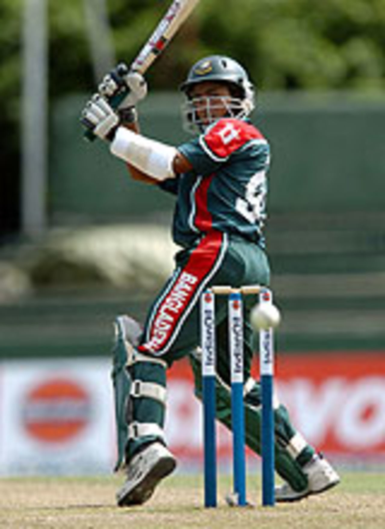 Mohammad Ashraful in aggressive mood, Bangladesh v India, Asia Cup, July 21, 2004