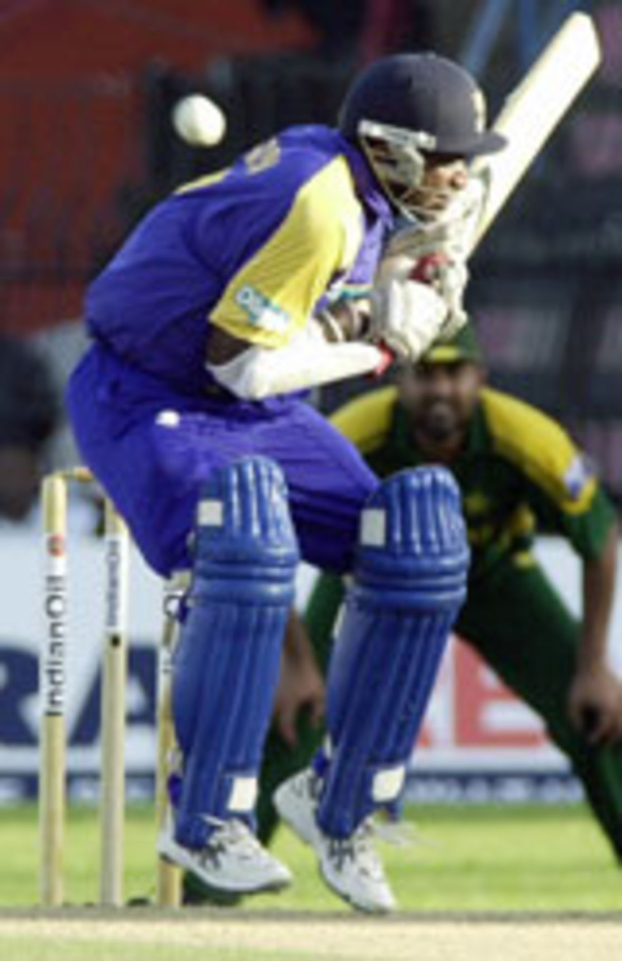 Sanath Jayasuriya takes cover, Sri Lanka v Pakistan, Asia Cup, Colombo, July 21, 2004