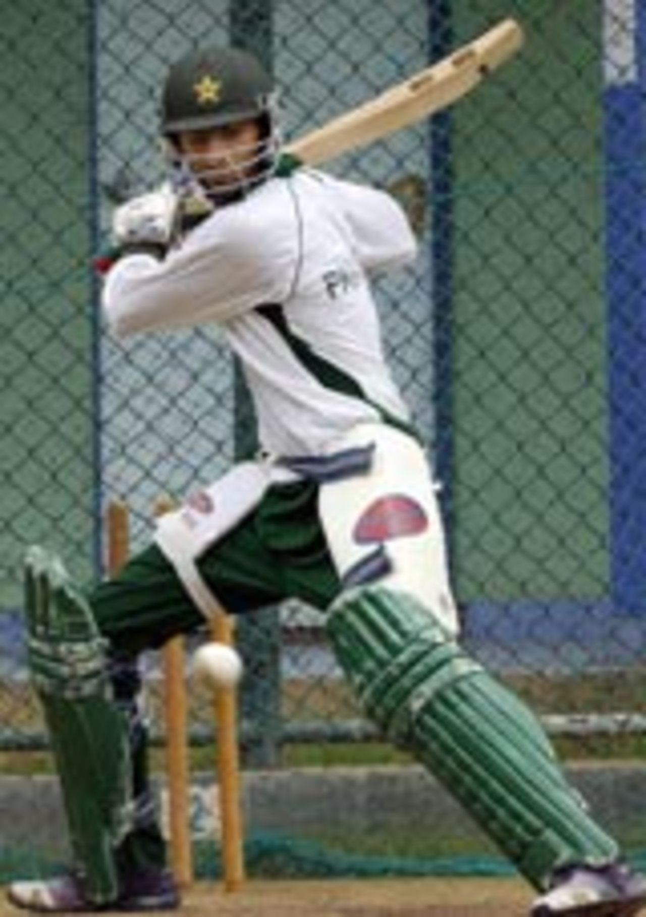 Shoaib Malik batting in the nets on the eve of Pakistan's match against India, Colombo, July 24, 2004
