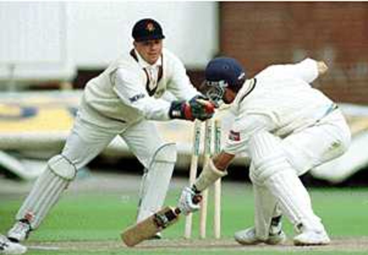 Hegg stumping Vaughan, Lancashire v Yorkshire, Day 2 of County Championship match, 20 Aug 1999