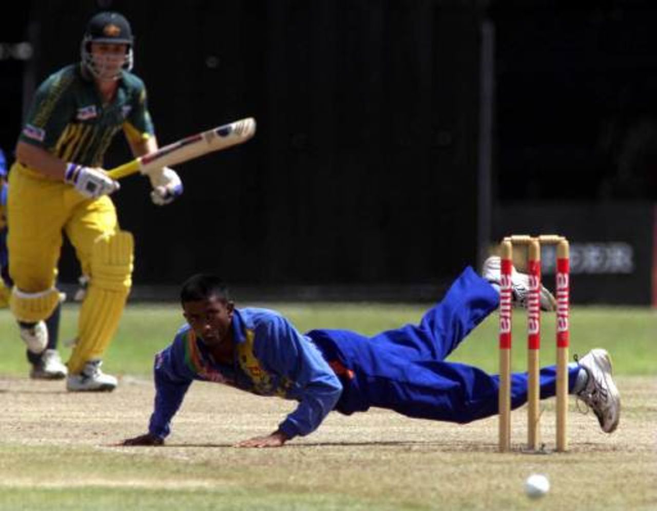 31st August 1999: Adam Gilchrist of Australia drives past a diving Russel Arnold of Sri Lanka for four, during the one day Final at Premadasa Stadium, Colombo, Sri Lanka.