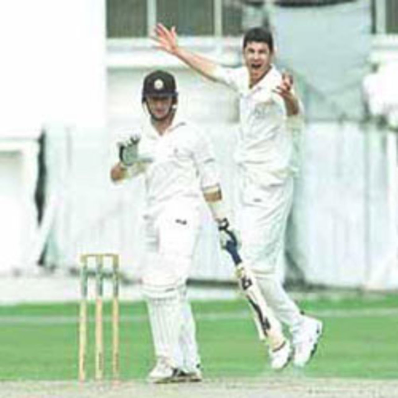 Smethurst overjoyed after trapping Alistair Brown leg before, PPP healthcare County Championship Division One, 2000, Surrey v Lancashire, Kennington Oval, London, 02-05 August 2000(Day 1).