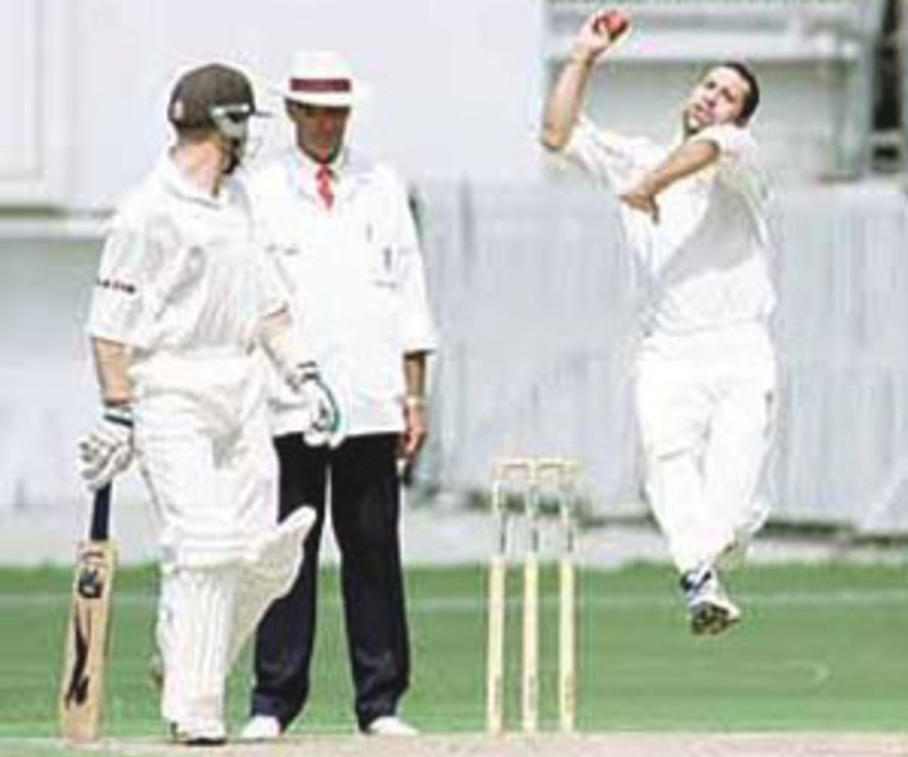 Scuderi runs in to deliver the ball against Surrey, PPP healthcare County Championship Division One, 2000, Surrey v Lancashire, Kennington Oval, London, 02-05 August 2000(Day 1).