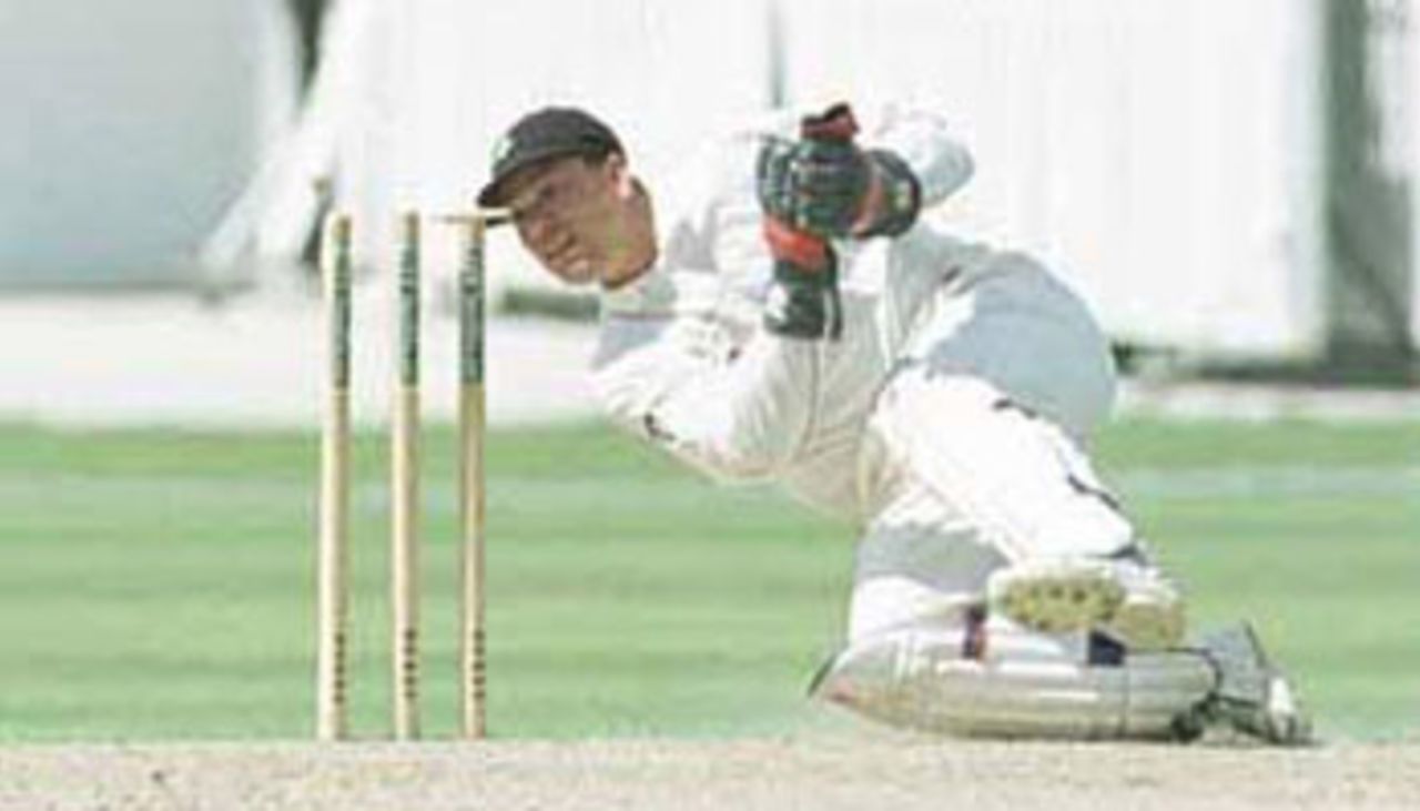 Hegg makes a valient attempt to effect a run out, PPP healthcare County Championship Division One, 2000, Surrey v Lancashire, Kennington Oval, London, 02-05 August 2000(Day 1).