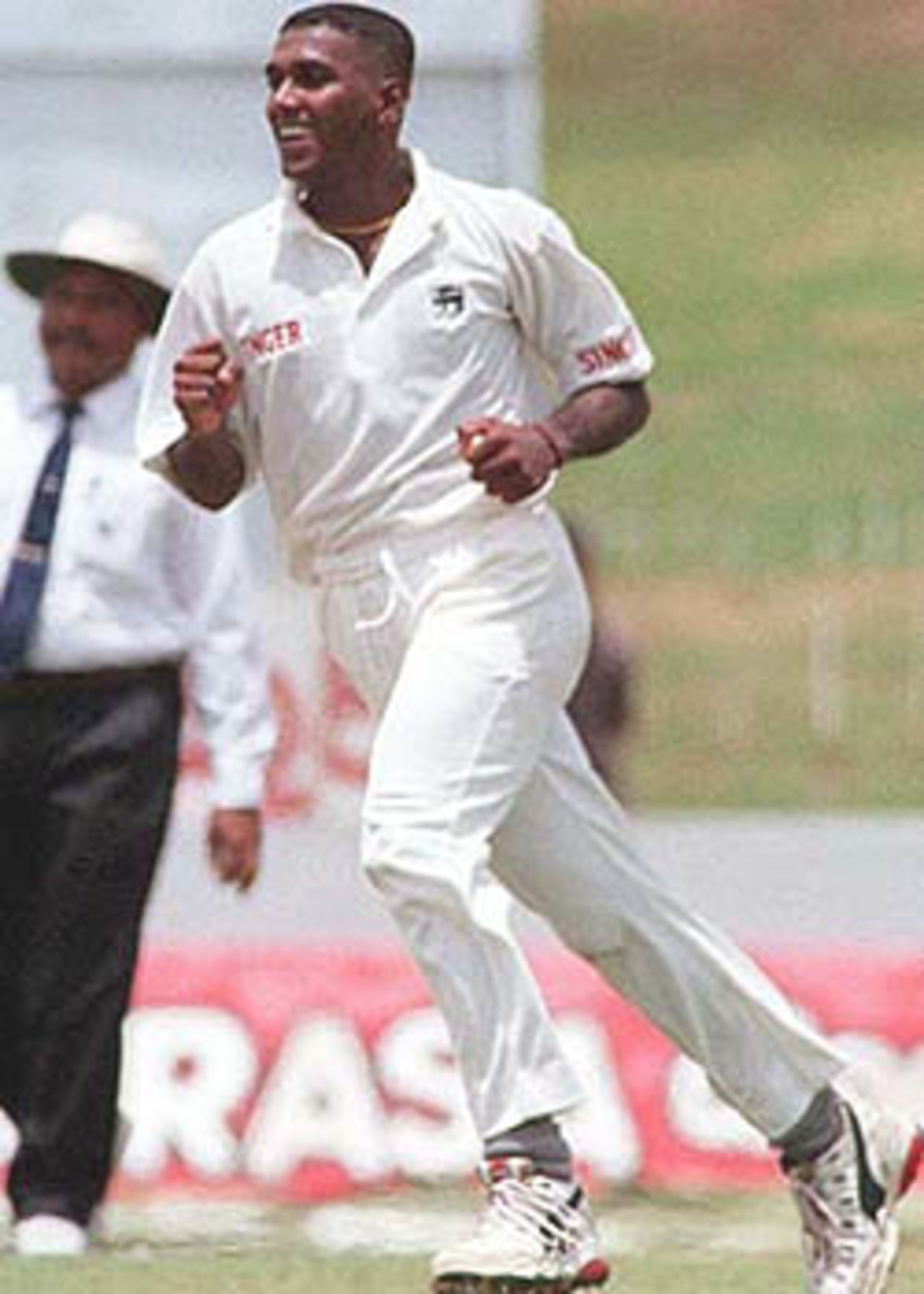 Sri Lankan bowler Ruchira Perera in action, South Africa in Sri Lanka, 2000/01, 3rd Test, Sri Lanka v South Africa, Sinhalese Sports Club Ground, Colombo, 06-10 August 2000 (Day 1).