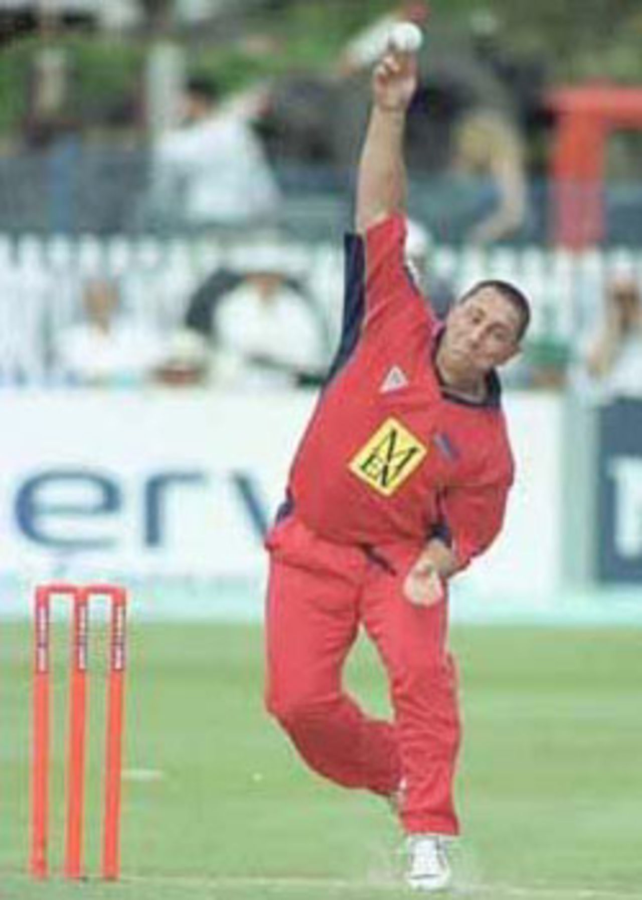 Ian Austin about to release the ball, National League Division One, 2000, Sussex v Lancashire, New County Ground, Hove, Brighton, 07 August 2000.