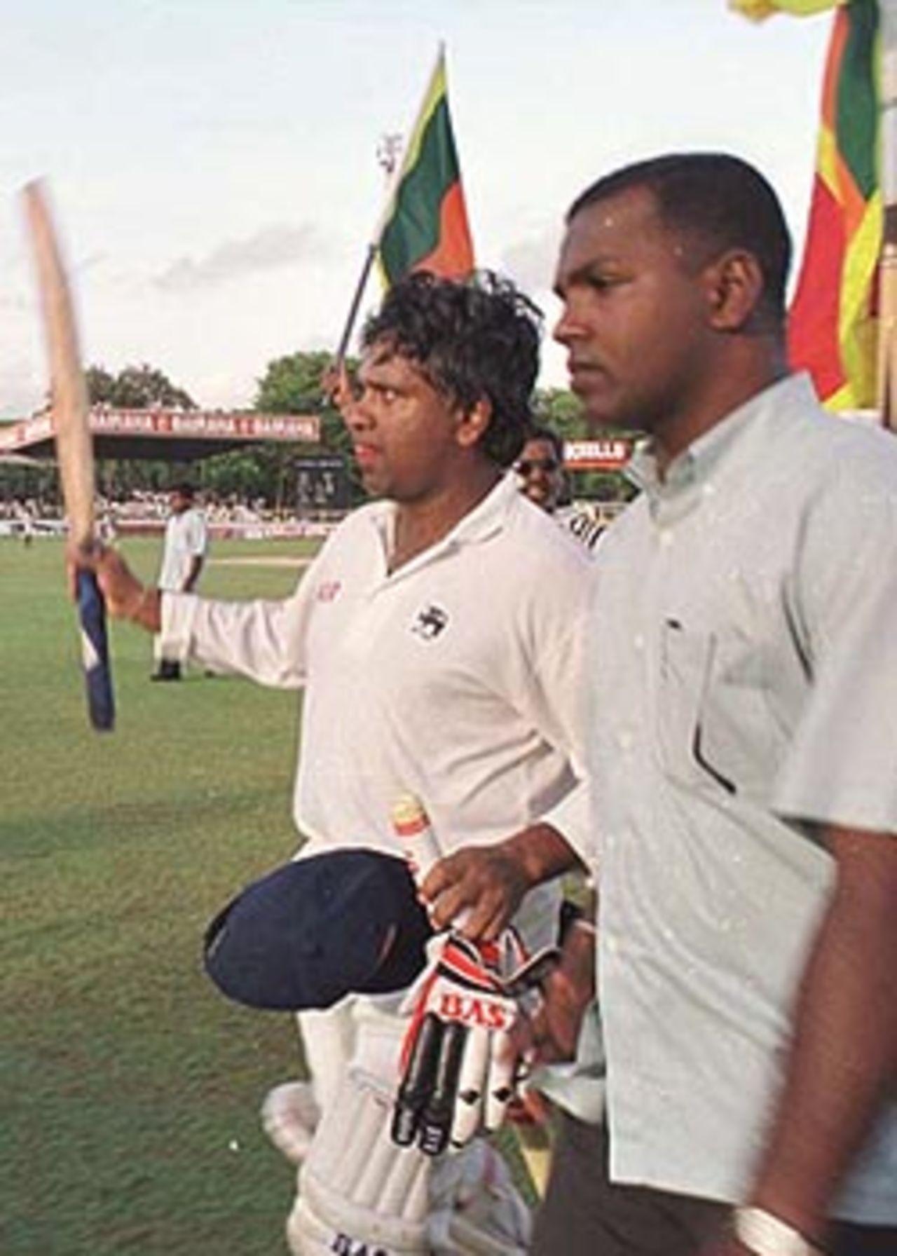 Ranatunga acknowledging the crowd as he trudges back after playing his last innings, South Africa in Sri Lanka, 2000/01, 3rd Test, Sri Lanka v South Africa, Sinhalese Sports Club Ground, Colombo, 06-10 August 2000 (Day 5).