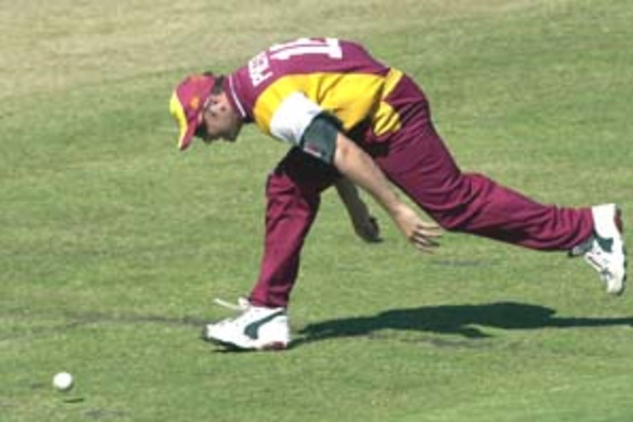 14 Aug 2000: Scott Prestwidge of Queensland strains to stop four runs against New Zealand during the New Zealand versus Queensland practice match at Allan Border Field in Brisbane, Australia. New Zealand scored 321 runs during their fifty overs.