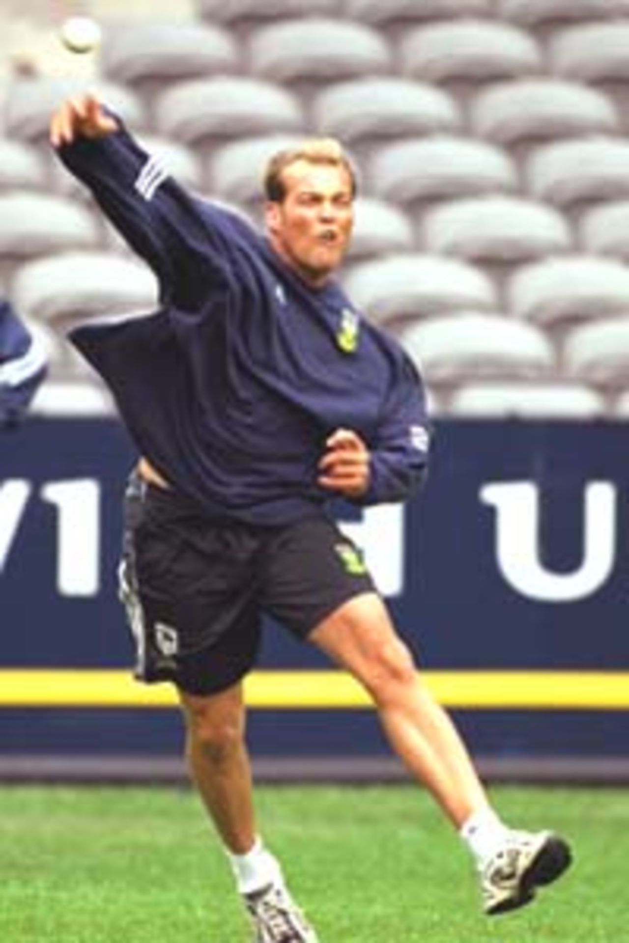 14 Aug 2000: Jacques Kallis of the South African Cricket Team trains on Colonial Stadium, venue for the Super Challenge 2000 one day cricket series beginning Wednesday in Melbourne, Australia.