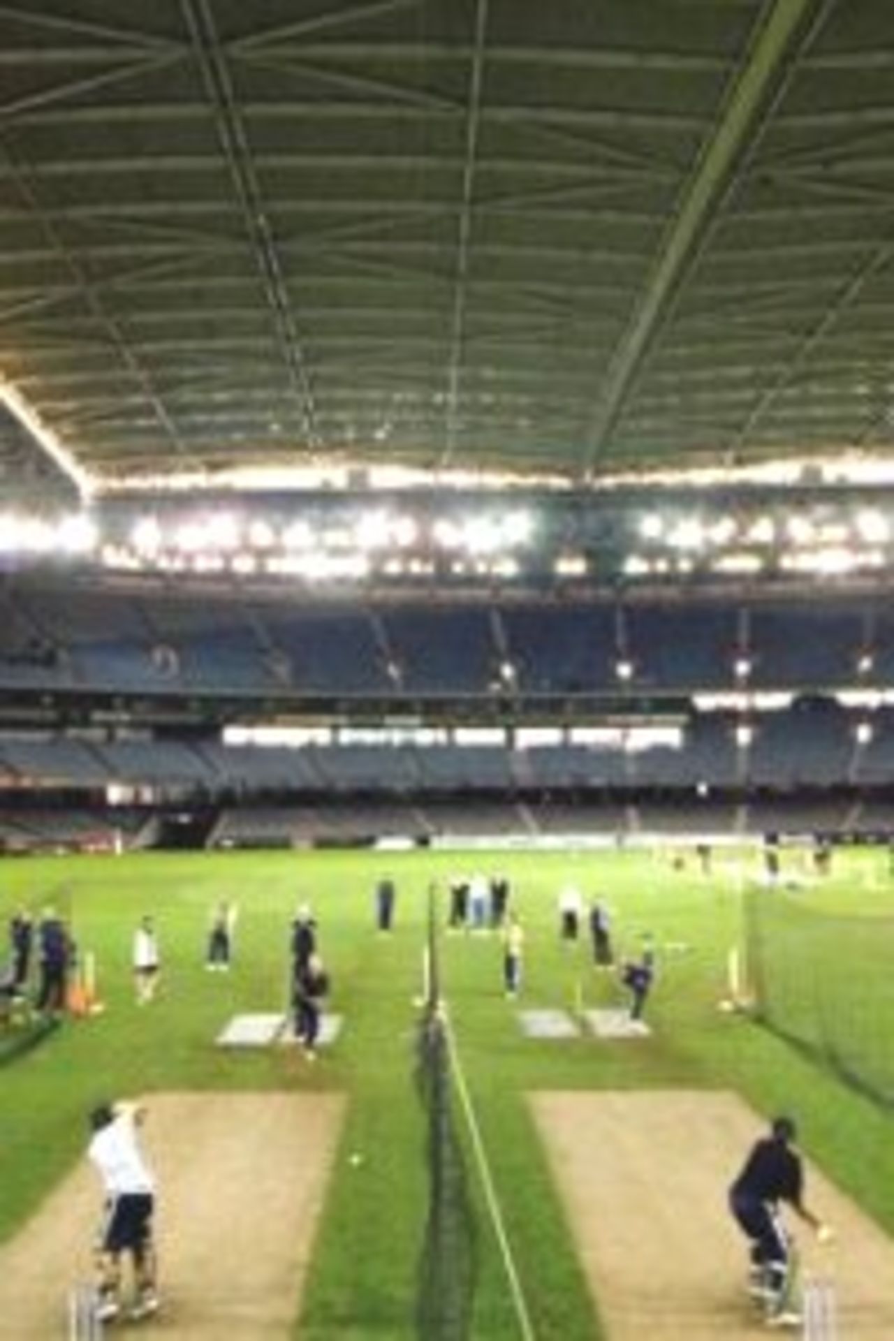 15 Aug 2000: Overall view of South African training on Colonial Stadium, venue for the Super Challenge 2000 one day cricket series beginning Wednesday in Melbourne, Australia.