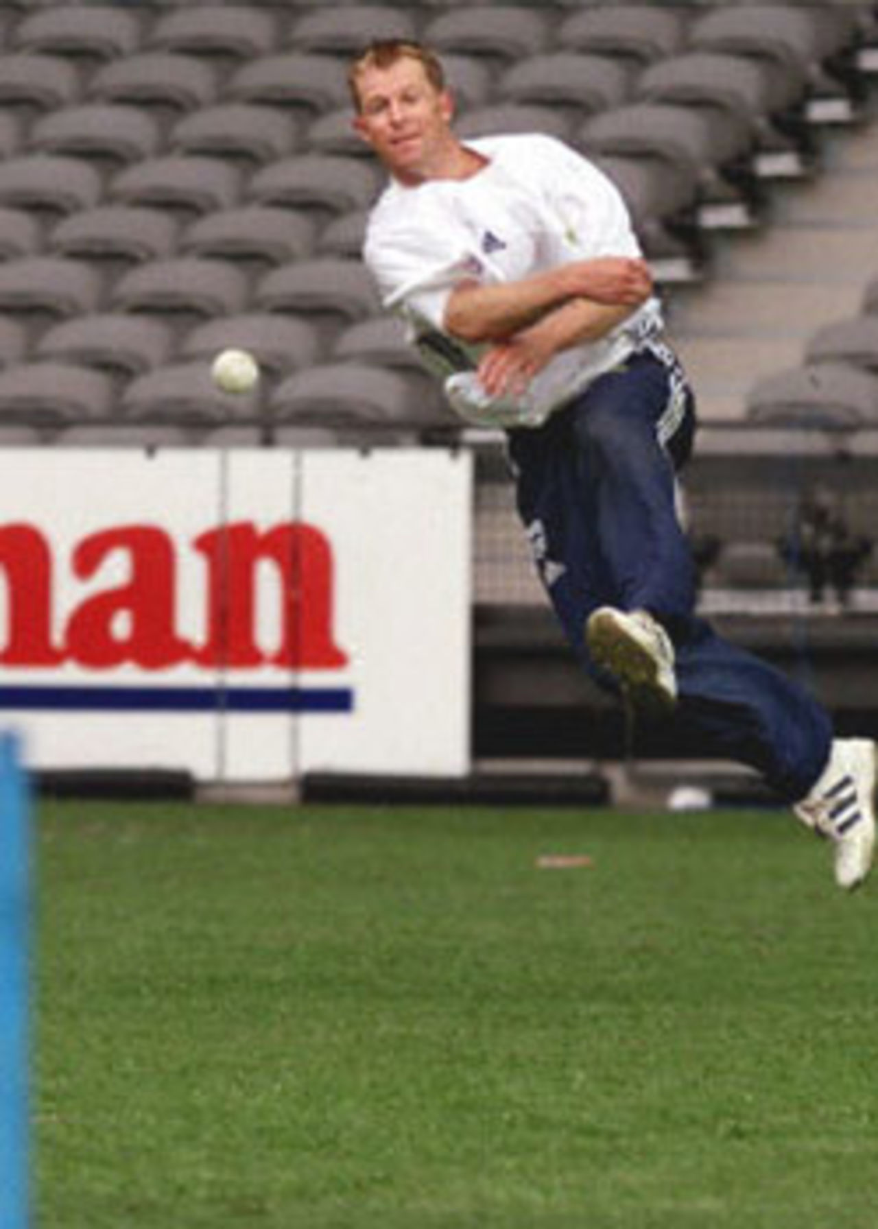 South African batsman Jonty Rhodes is airborne as he attempt to throw down a stump during practice under the closed roof of the Colonial Stadium in Melbourne (14 August 2000). Australia and South Africa will create history when play the first one-day cricket matches to be played indoors when they meet on 16, 18 and 20 August. Super Challenge 2000.