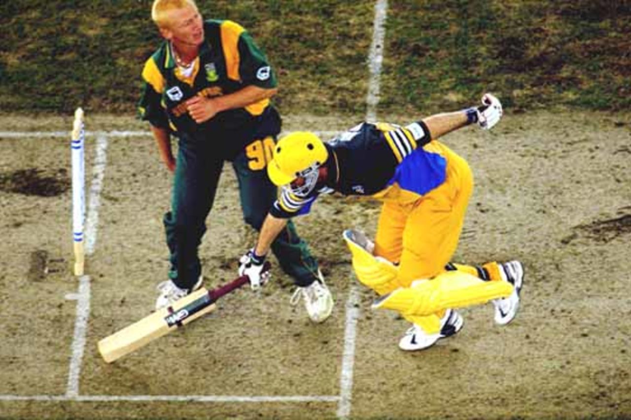 16 Aug 2000: Australian Batsman Steve Waugh on his way to making a century in the match between Australia and South Africa, in game one of the Super Challenge 2000, played at Colonial Stadium in Melbourne, Australia. This is the first game of cricket to be played indoors.