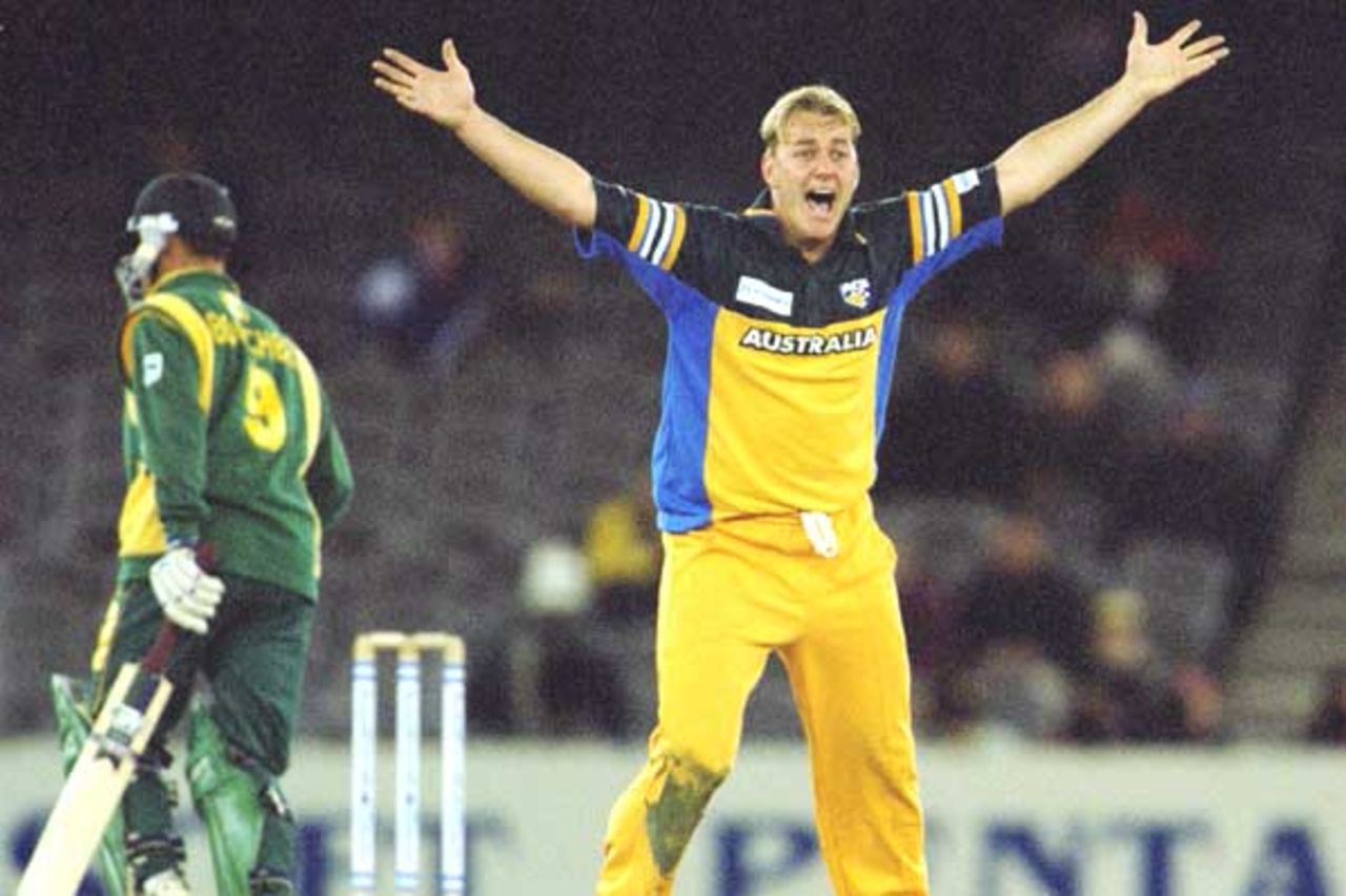 16 Aug 2000: Shane Lee of Australia appeals for the wicket of Mark Boucher of South Africa, in the match between Australia and South Africa, in game one of the Super Challenge 2000, played at Colonial Stadium in Melbourne, Australia. This is the first game of cricket to be played indoors.