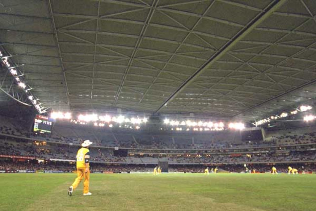 16 Aug 2000: Brett Lee of Australia stands in the out field, in the match between Australia and South Africa, in game one of the Super Challenge 2000, played at Colonial Stadium in Melbourne, Australia. This is the first game of cricket to be played indoors.