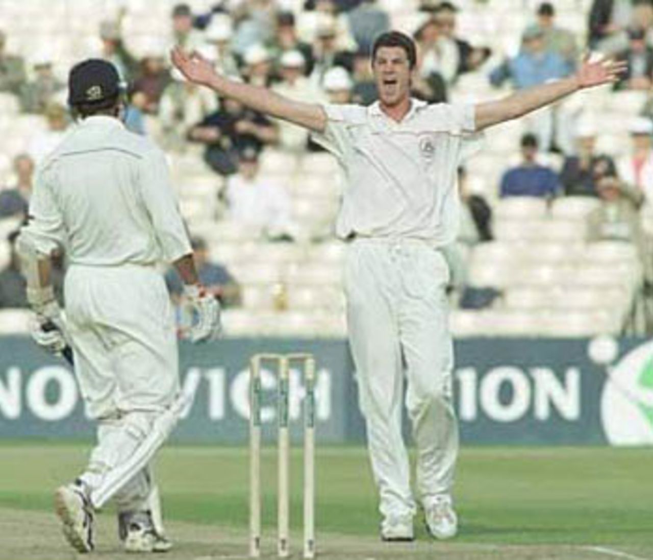 Mike Smethurst traps Rahul Dravid LBW, PPP healthcare County Championship Division One, 2000, Lancashire v Kent, Old Trafford, Manchester, 17-20 August 2000(Day 1).