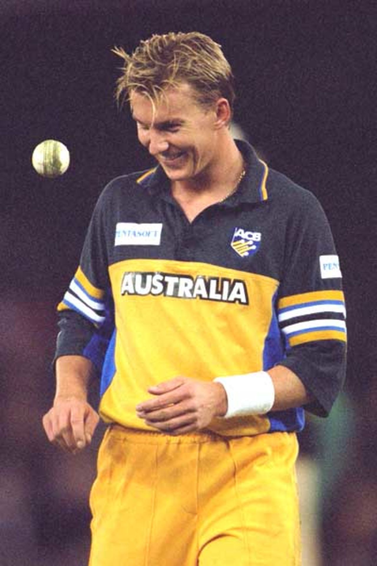 20 Aug 2000: Brett Lee of Australia smiles before he comes in to bowl, in the match between Australia and South Africa, in game three of the Super Challenge 2000, played at Colonial Stadium in Melbourne, Australia.