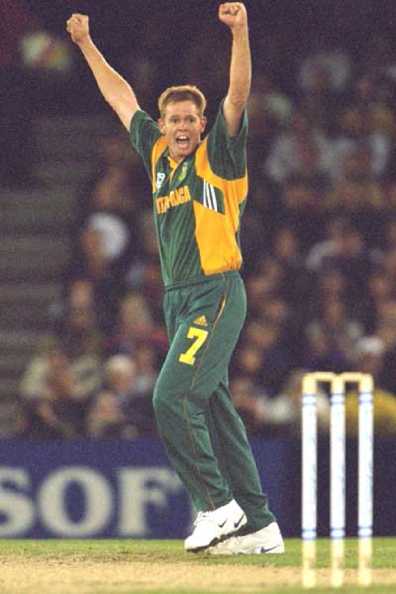 20 Aug 2000: Shaun Pollock of South Africa celebrates a wicket in the match between Australia and South Africa, in game three of the Super Challenge 2000, played at Colonial Stadium in Melbourne, Australia.