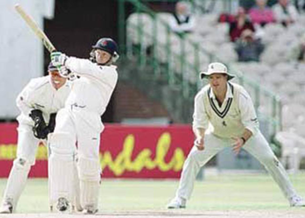 Neil Fairbrother hits out against Min Patel, PPP healthcare County Championship Division One, 2000, Lancashire v Kent, Old Trafford, Manchester, 17-20 August 2000(Day 2).