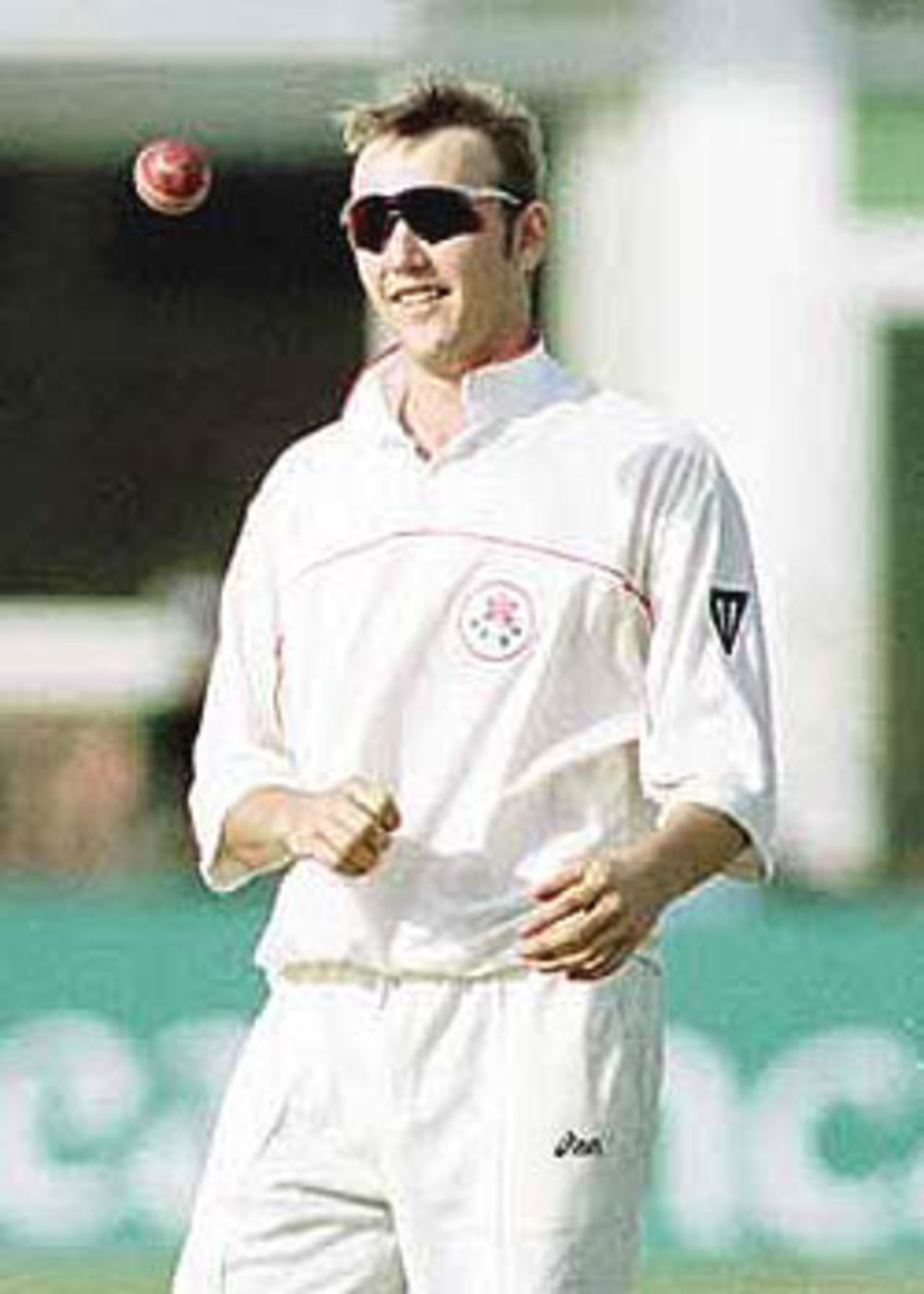Chris Schofield tosses the ball confidently on the way to a 3 wicket haul, PPP healthcare County Championship Division One, 2000, Leicestershire v Lancashire, Grace Road, Leicester, 22-25 August 2000(Day 4).