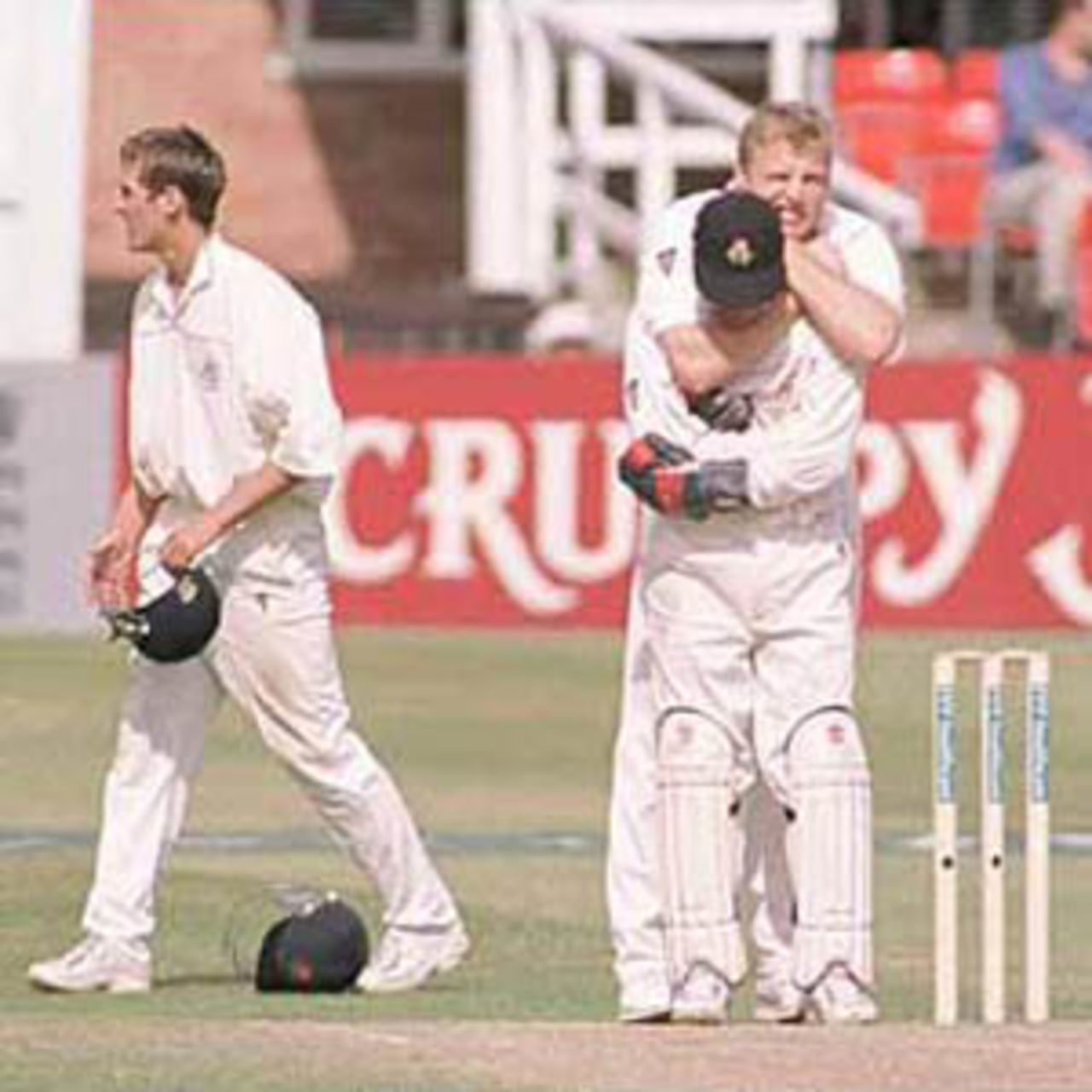 Andrew Flintoff gets to grips with Warren Hegg, PPP healthcare County Championship Division One, 2000, Leicestershire v Lancashire, Grace Road, Leicester, 22-25 August 2000(Day 4).