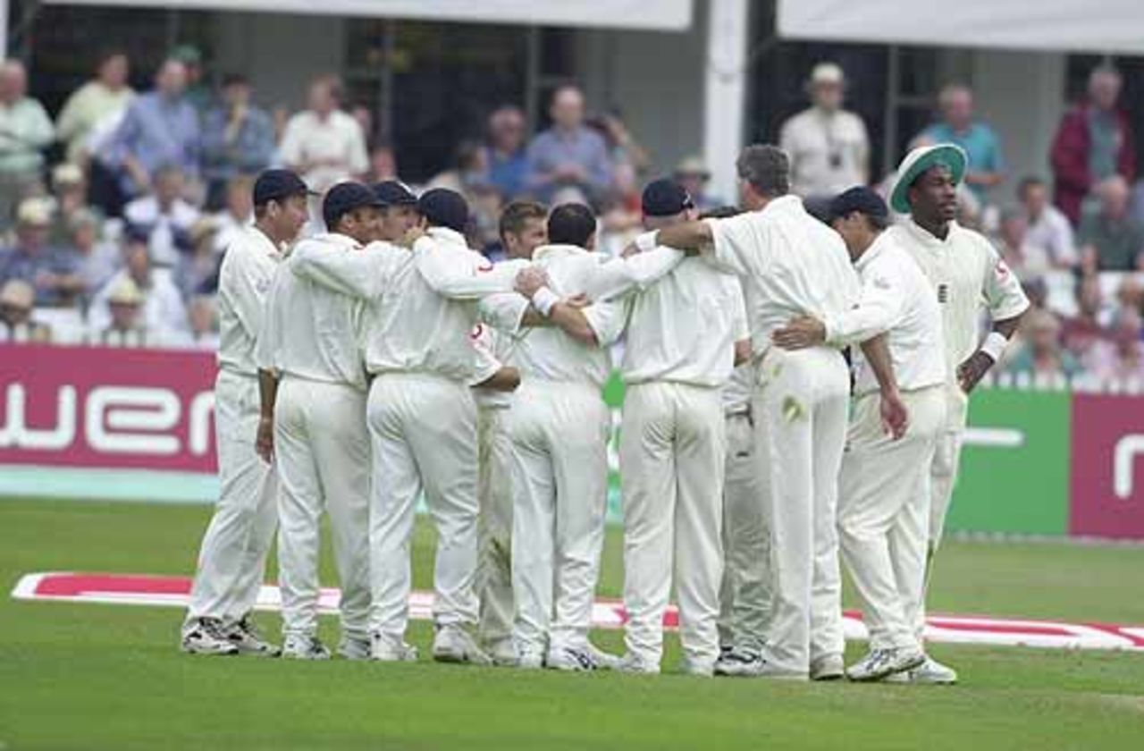 The England team in glorious huddle as the Aussie wickets fall, 3rd npower Test  Nottingham, 2 August 2001