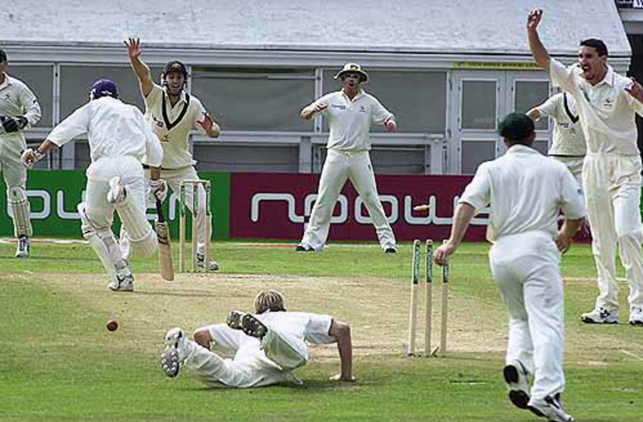 Brett Lee dives in to run out Mark Butcher for 47, England v Australia, The Ashes 4th npower Test, Leeds, 16-20 Aug 2001