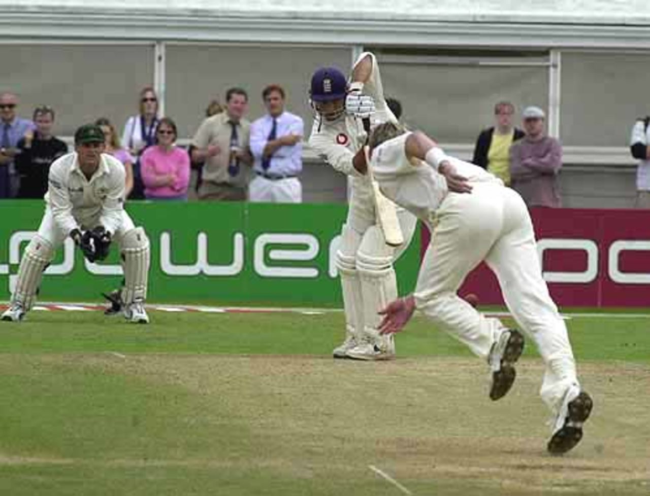 Ramprakash blocks another thunderbolt from Brett Lee, England v Australia, The Ashes 4th npower Test, Leeds, 16-20 Aug 2001