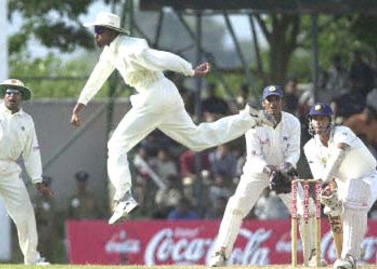 23 August 2001: India in Sri Lanka 2001, 2nd Test, Sri Lanka v India, Asgiriya Stadium, 22-26 August 2001, (Day 2)