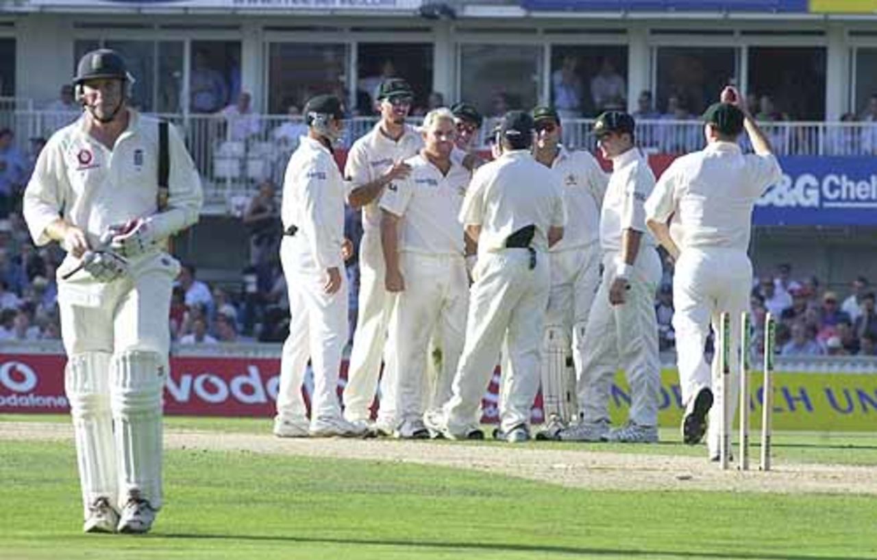 Warne can celebrate as Athers is his victim, Fifth npower Test, The Oval, Fri 24 Aug 2001