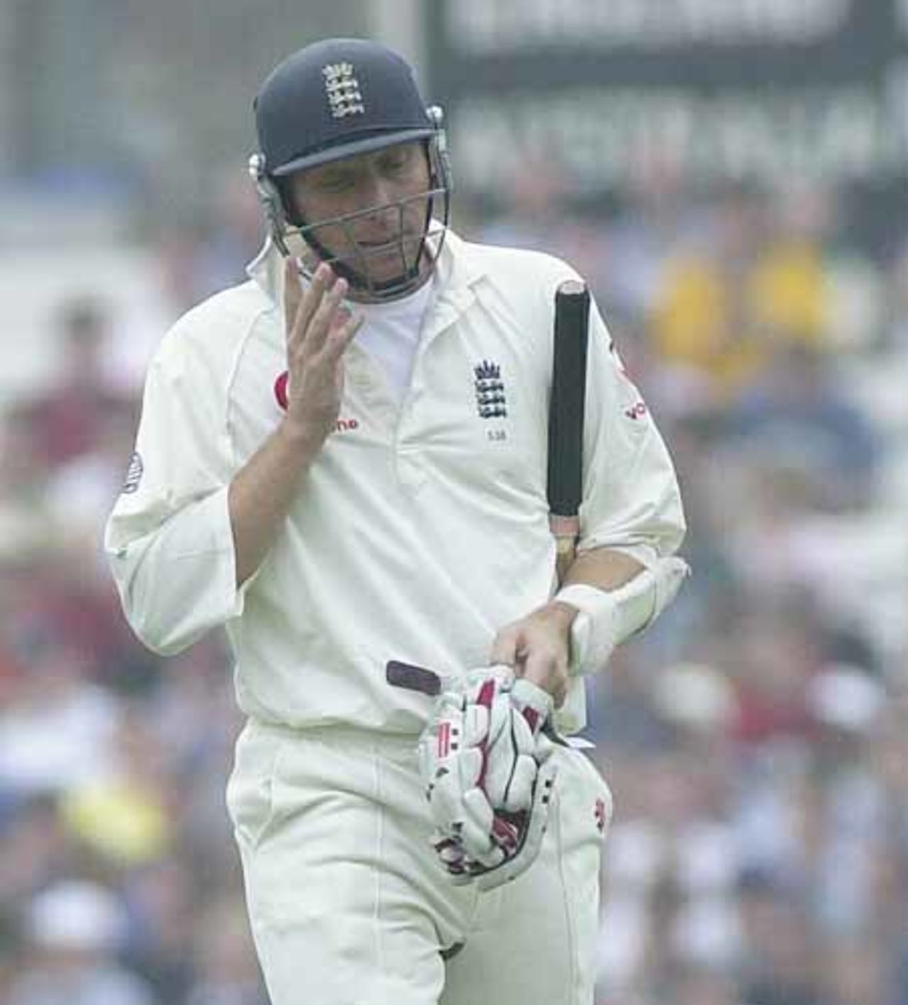 Mike Atherton leaves the Oval field for probably the last time as an England bat after his second innings of 9, fifth npower Test, Day 4, The Oval, 26 August 2001