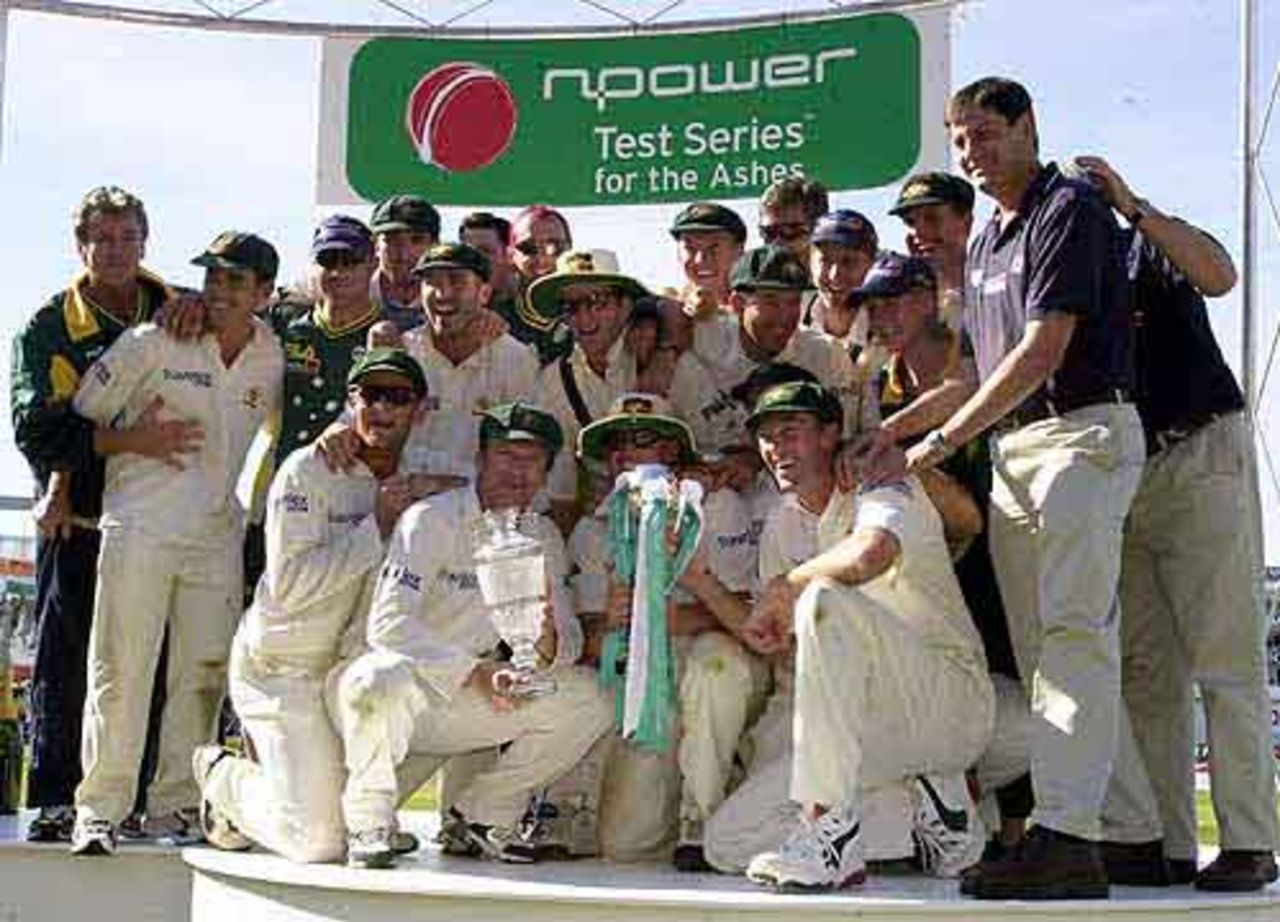 The victorious Aussie team with the npower Trophy, fifth npower Test, The Oval, Mon 27 Aug 2001
