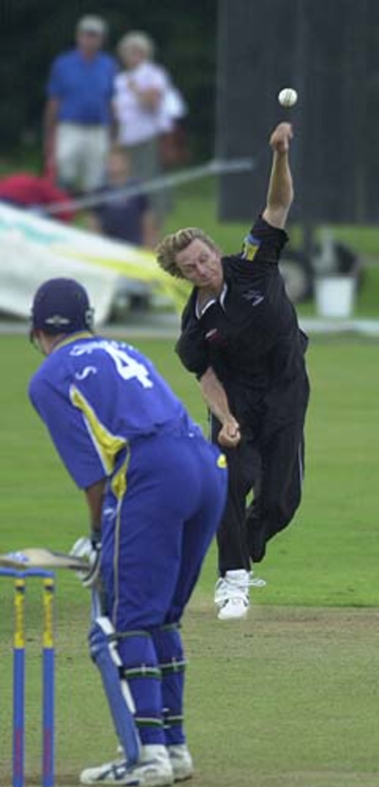 Mullally bowling from the score board end, Norwich Union League, Sat 3rd August 2002