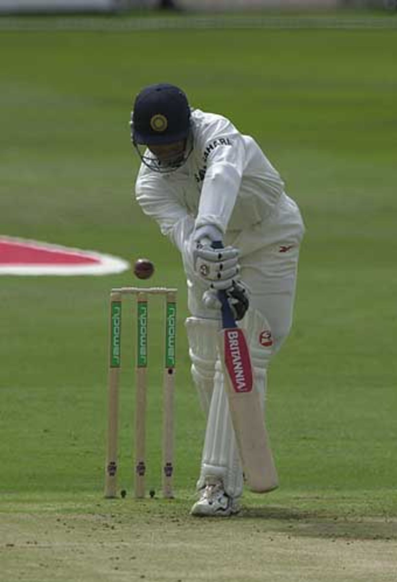 Rahul Dravid see a ball from Hoggard whistle over middle stump, 2nd npower Test at Trent Bridge, August 2002