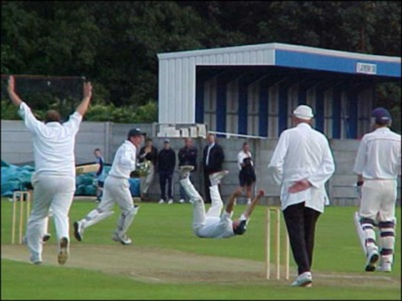 Mark Price catches Mark Higgs in the 2002 Worsley Cup Final
