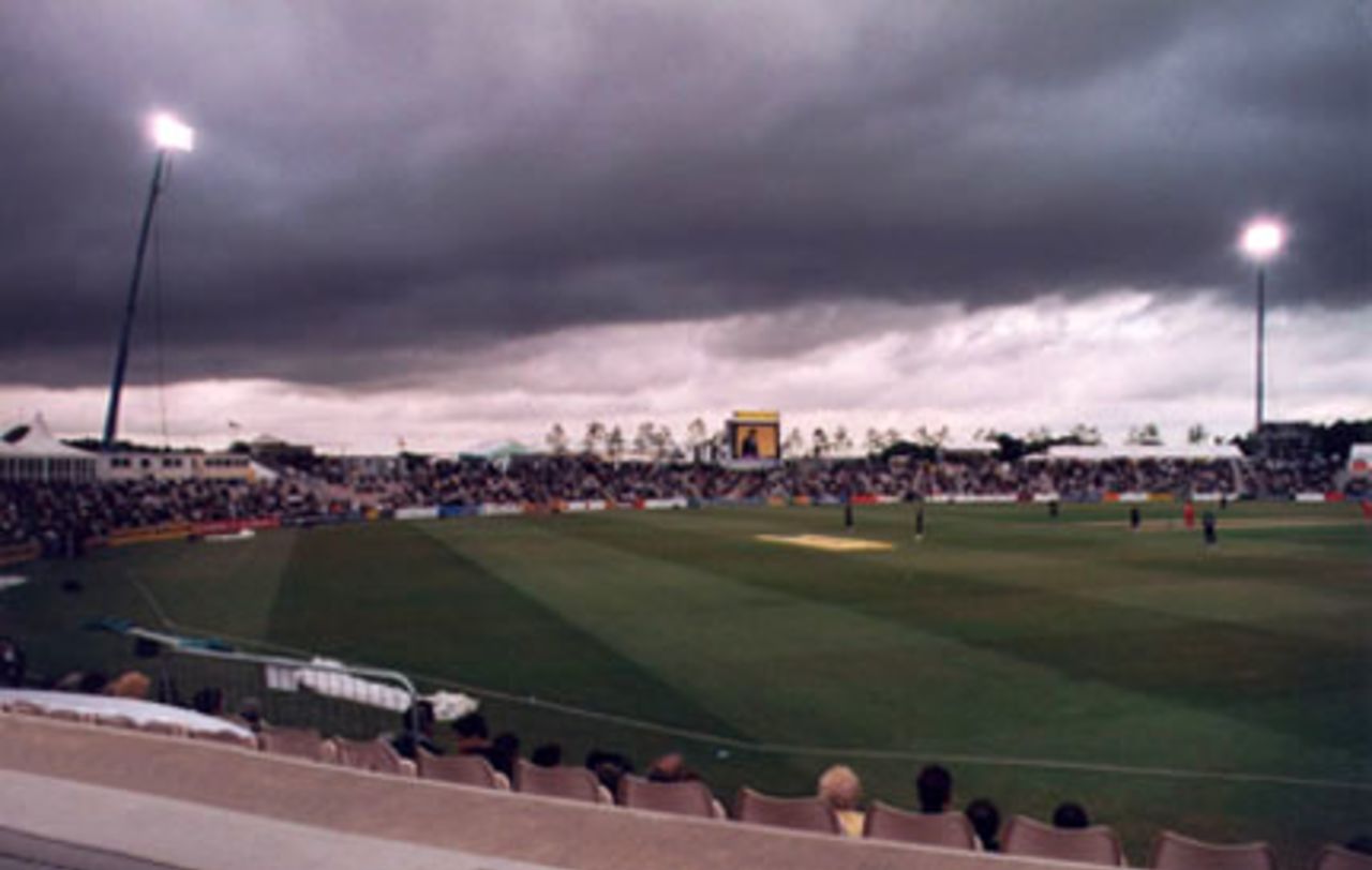 The weather threatens to wash out Hampshire Hawks match against Lancashire Lightning