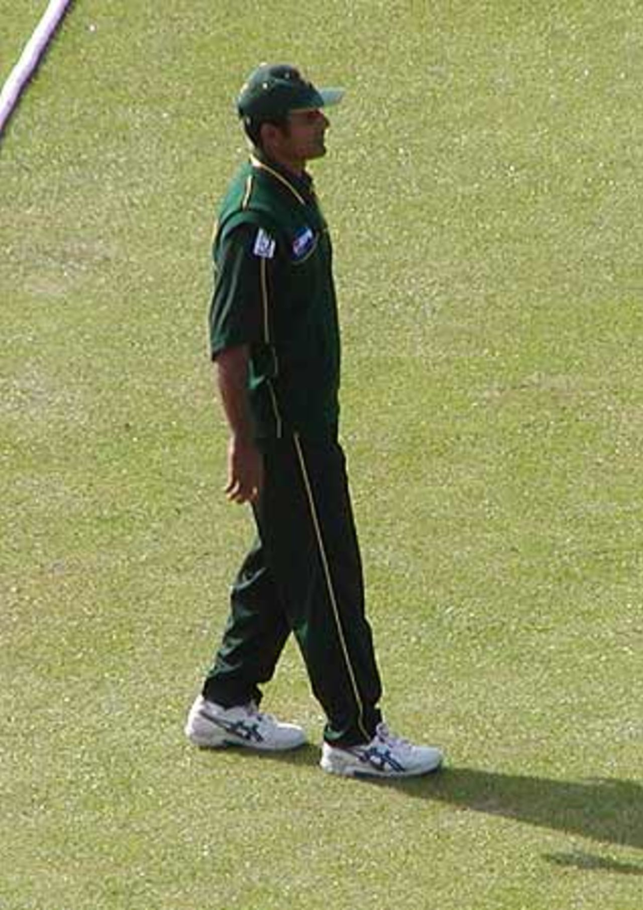 Abdul Razzaq fielding at boundary, 2nd ODI at Tangier, Pakistan v Sri Lanka, 14 Aug 2002