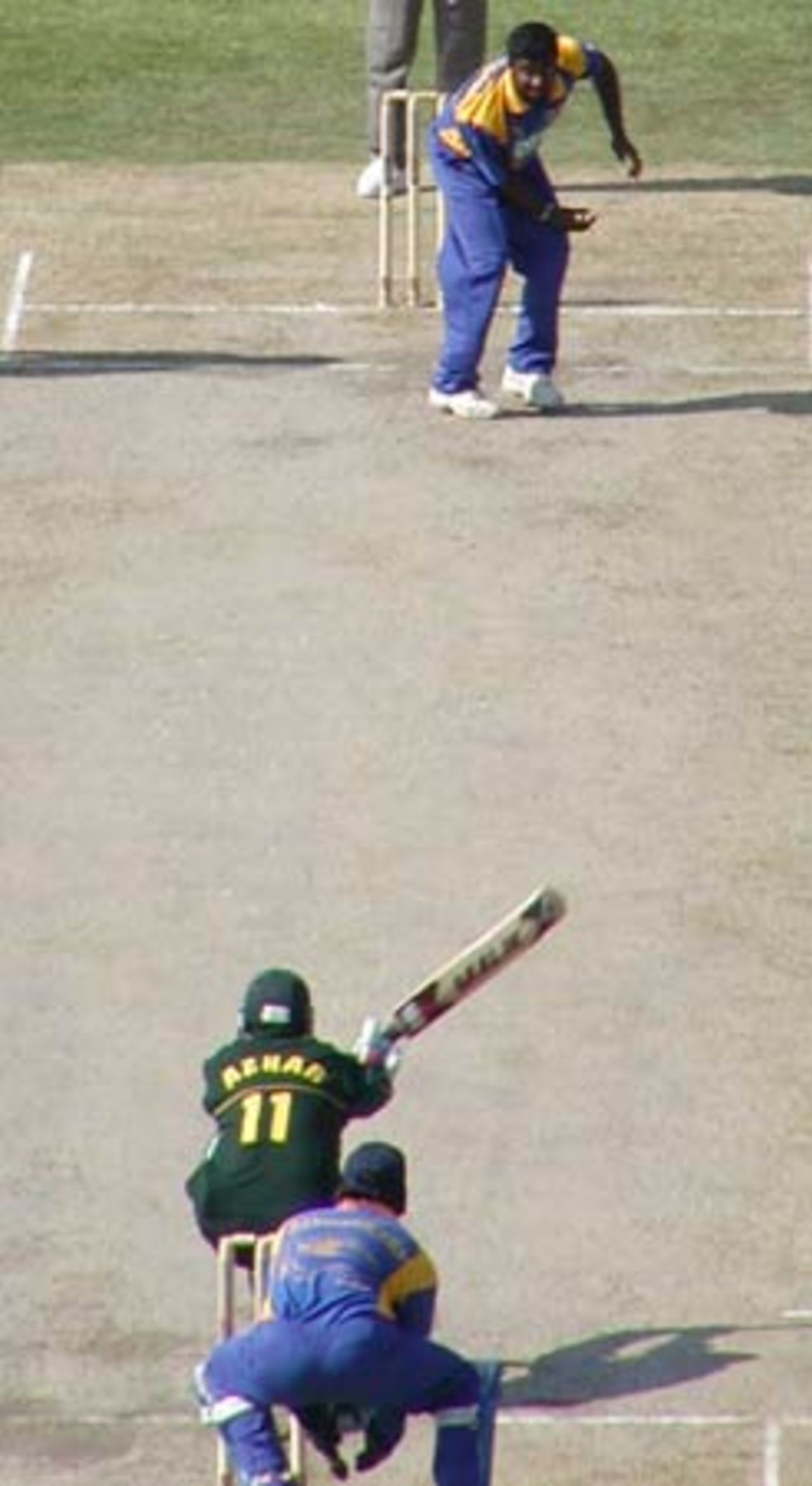 Muralitharan bowling to Yousuf Youhana, Morocco Cup, 4th ODI at Tangiers, Pakistan v Sri Lanka, 17 Aug 2002
