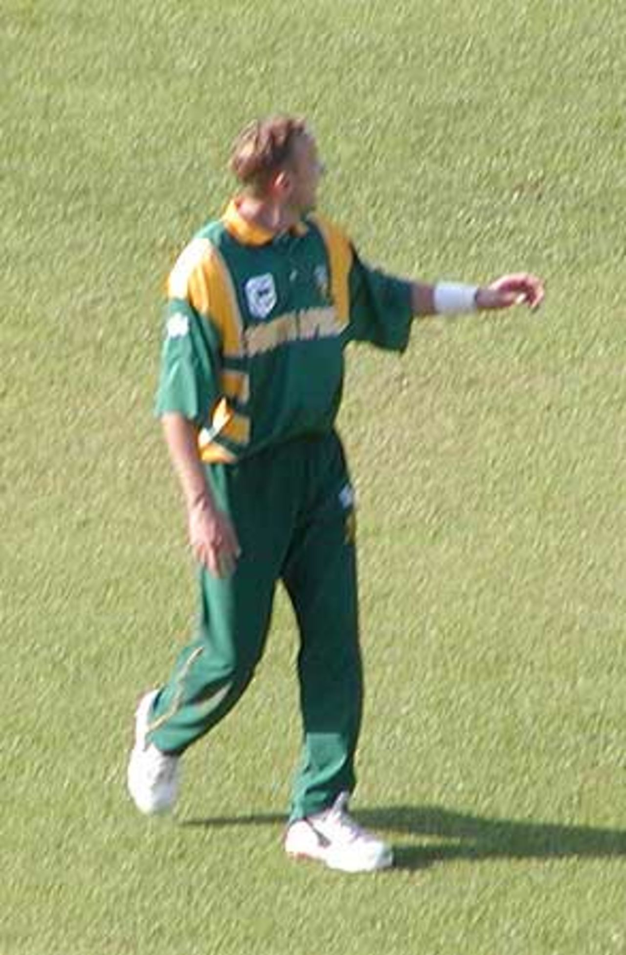 Donald walking to his mark, Morocco Cup, 5th ODI at Tangiers, Pakistan v South Africa, 18 Aug 2002