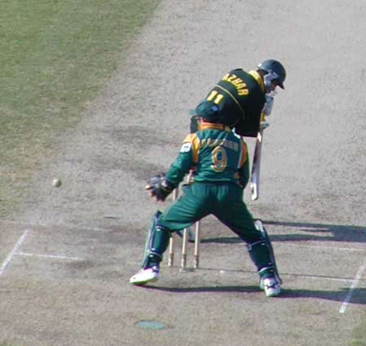 Azhar edges one to leg, Morocco Cup, 5th ODI at Tangiers, Pakistan v South Africa, 18 Aug 2002