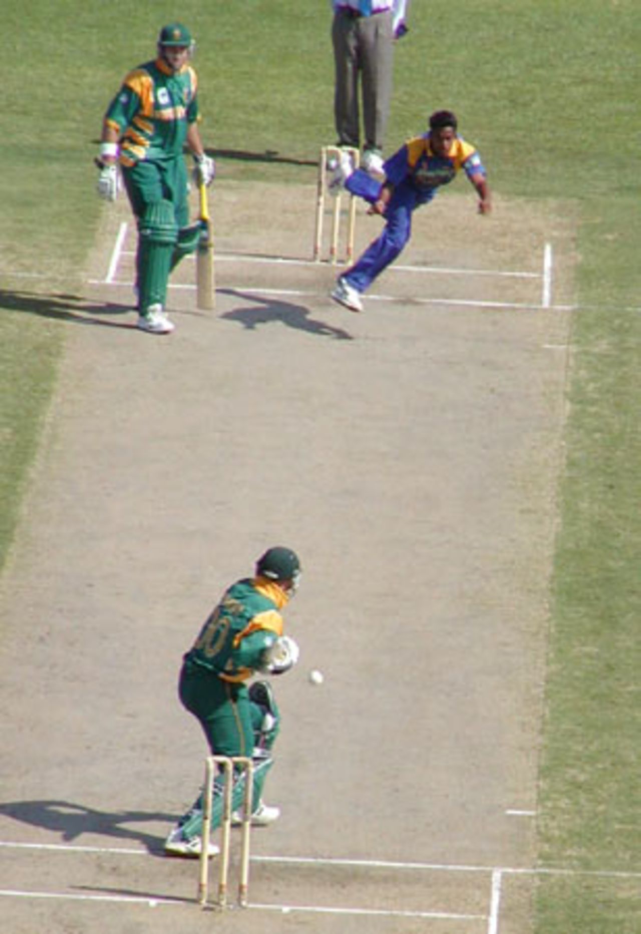 Gibbs ready to drive, Morocco Cup, 6th ODI at Tangiers, South Africa v Sri Lanka, 19 Aug 2002