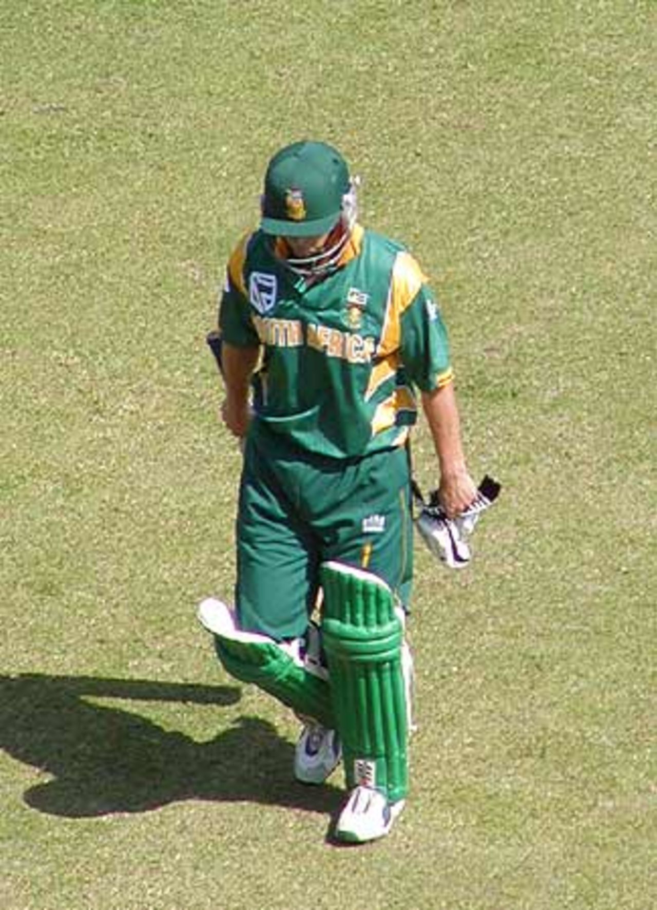 Gibbs walks back, Morocco Cup, 6th ODI at Tangiers, South Africa v Sri Lanka, 19 Aug 2002
