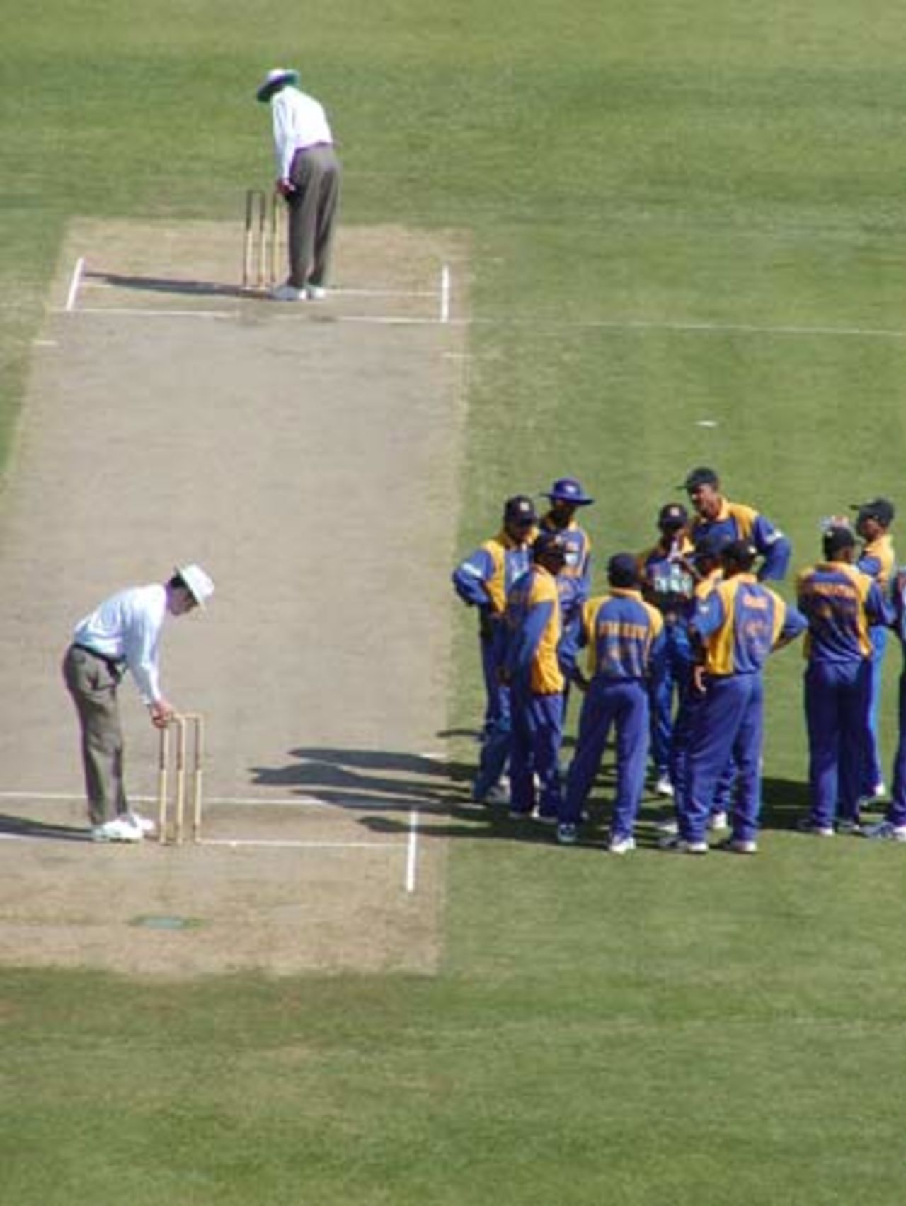 Sri Lanka celebrate early wicket, Morocco Cup, 6th ODI at Tangiers, South Africa v Sri Lanka, 19 Aug 2002