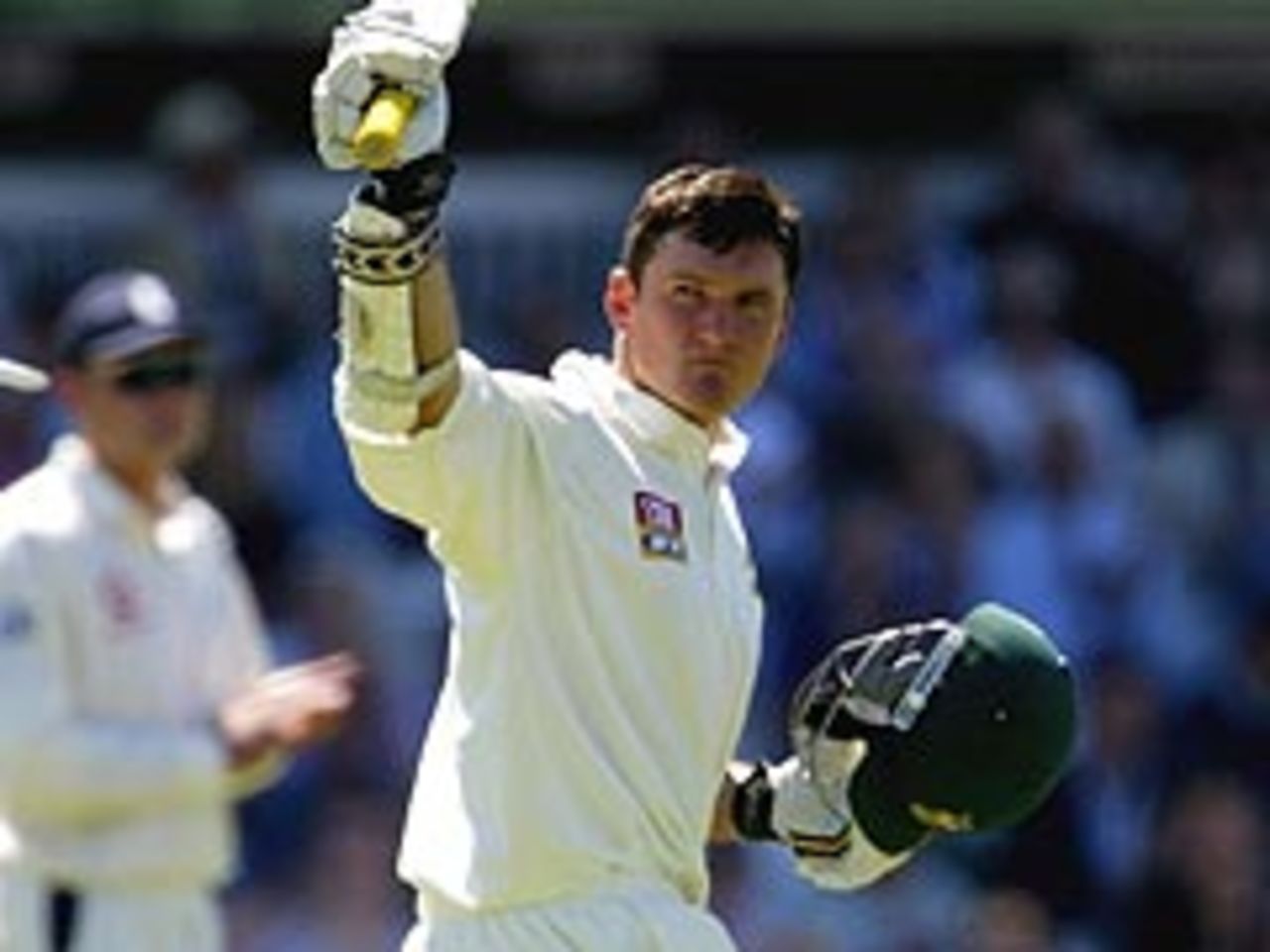 Graeme Smith takes the applause as his magnificent 259 comes to an end