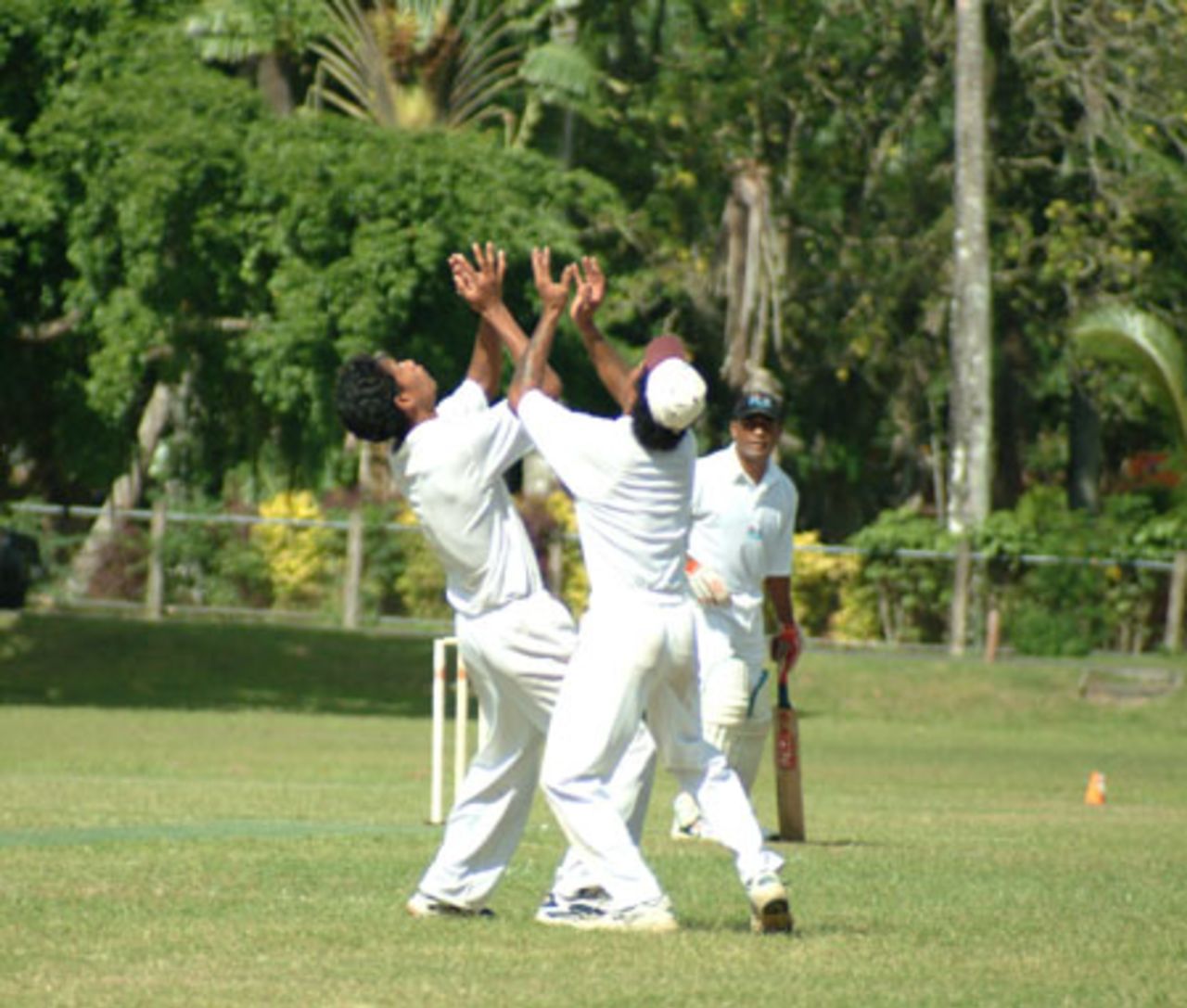 Samoan players waiting for a catch against Fiji - EAP Games