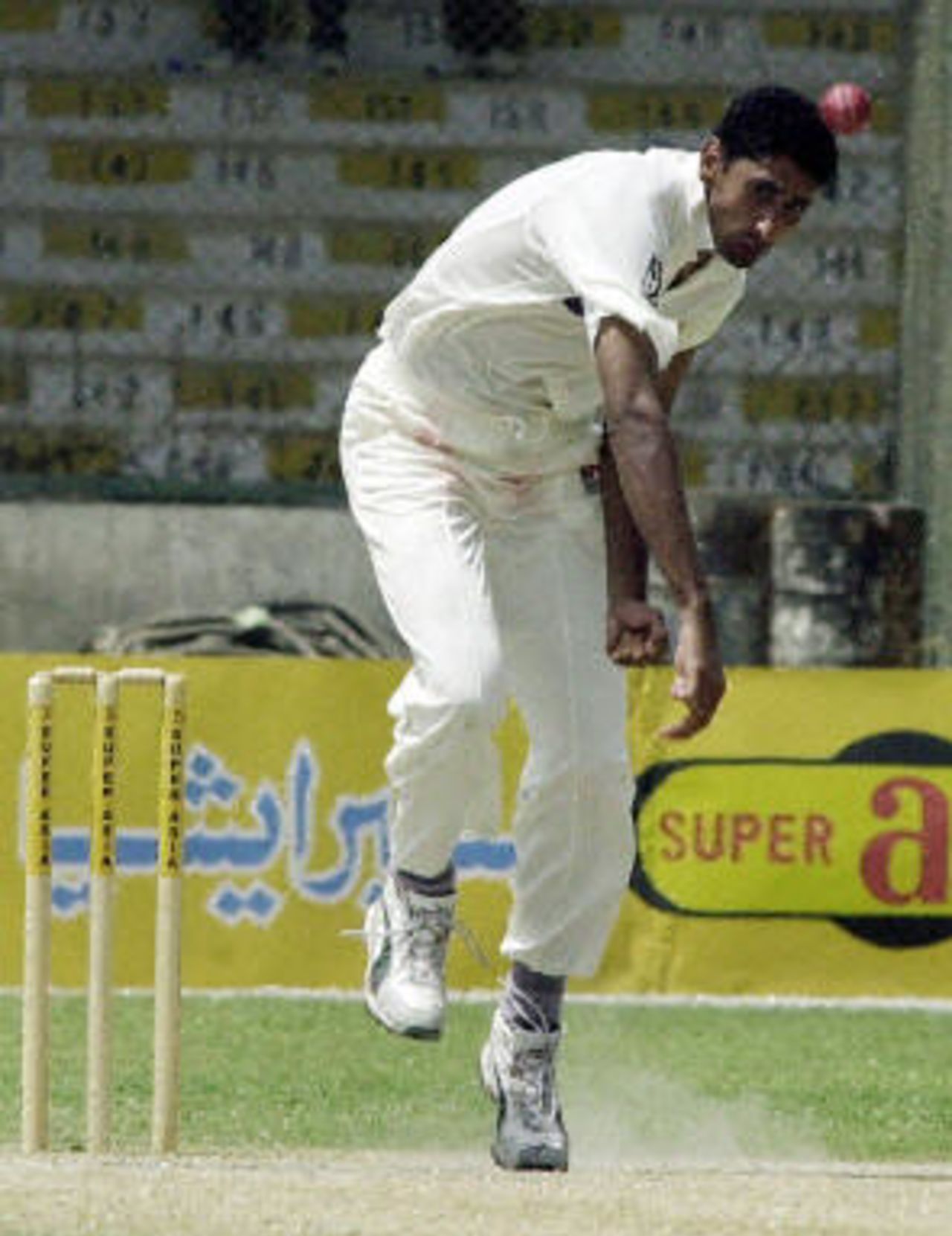 Shabbir Ahmed delivers a ball during the fourth day of the first Test match between Pakistan and Bangladesh in Karachi, 23 August 2003.