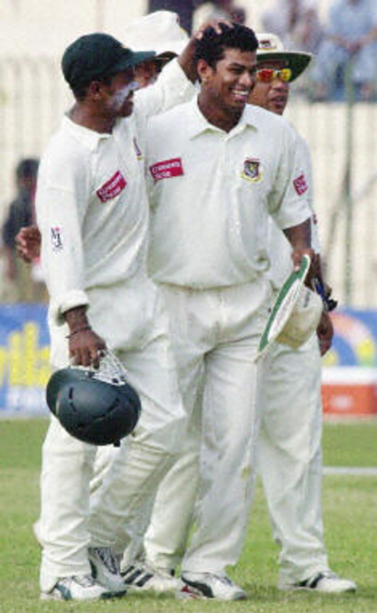 Alok Kapali (C) being congratulated by his teammates after his hat-trick during the third day of the second Test between Pakistan and Bangladesh in Peshawar, 29 August 2003.