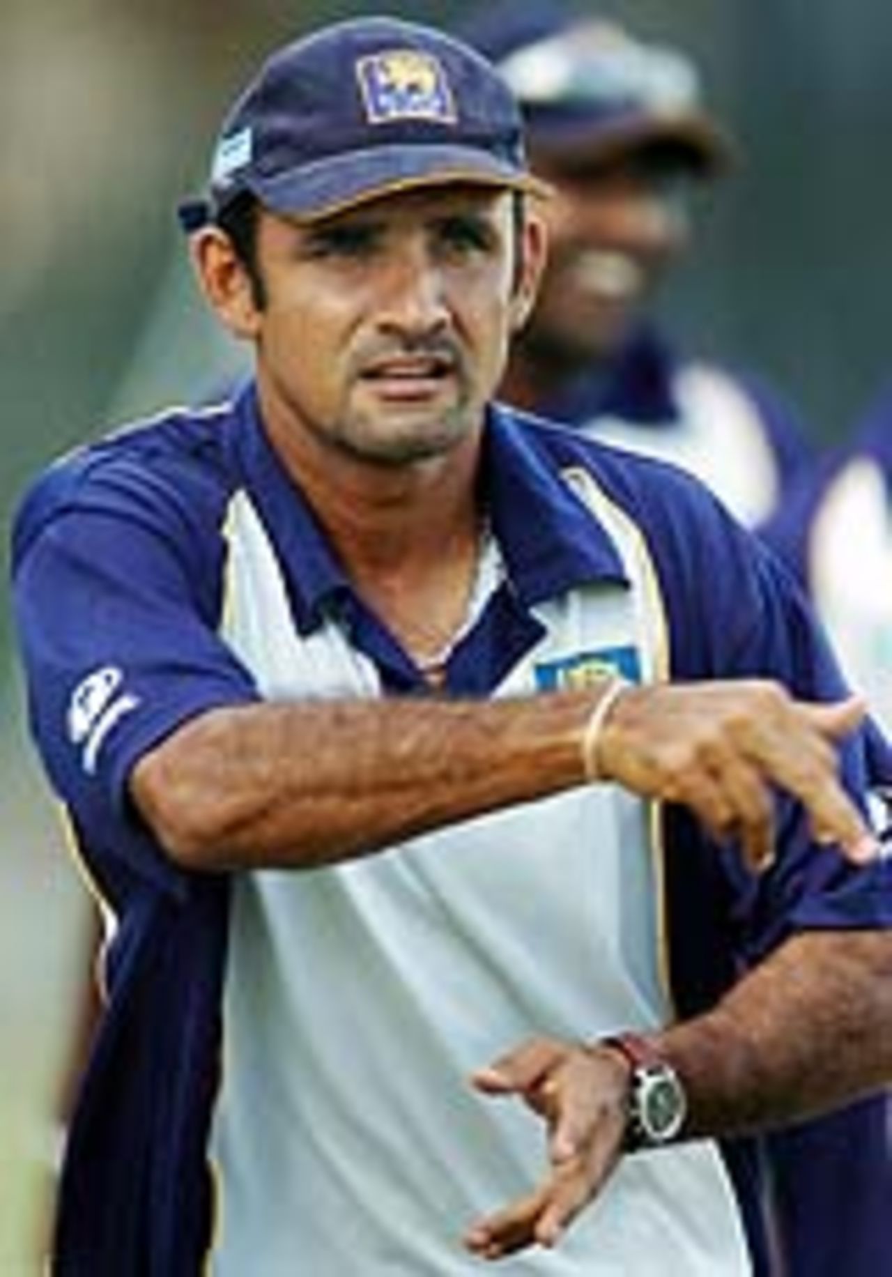 Marvan Atapattu throws a ball during a practice, Colombo, July 31, 2004