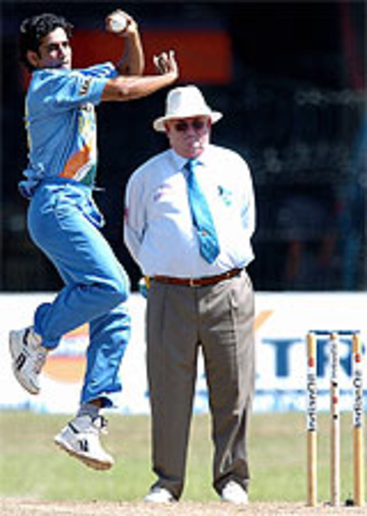 Irfan Pathan bowls as David Shepherd looks on, Sri Lanka v India, Final, Asia Cup, August 1, 2004